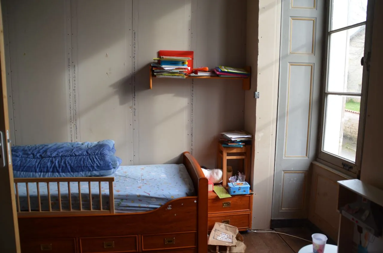 Maison ancienne à rénover au centre de Saint Jean d'Hermine avec jardin et potentiel énorme 