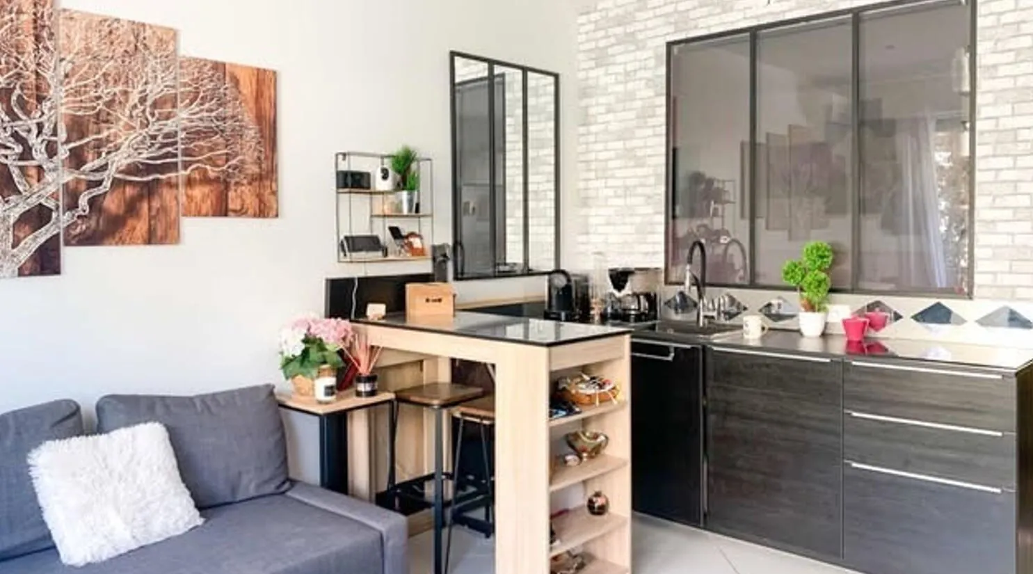 Spacieux studio à Marseille 8ème avec terrasse et sécurisation optimale 