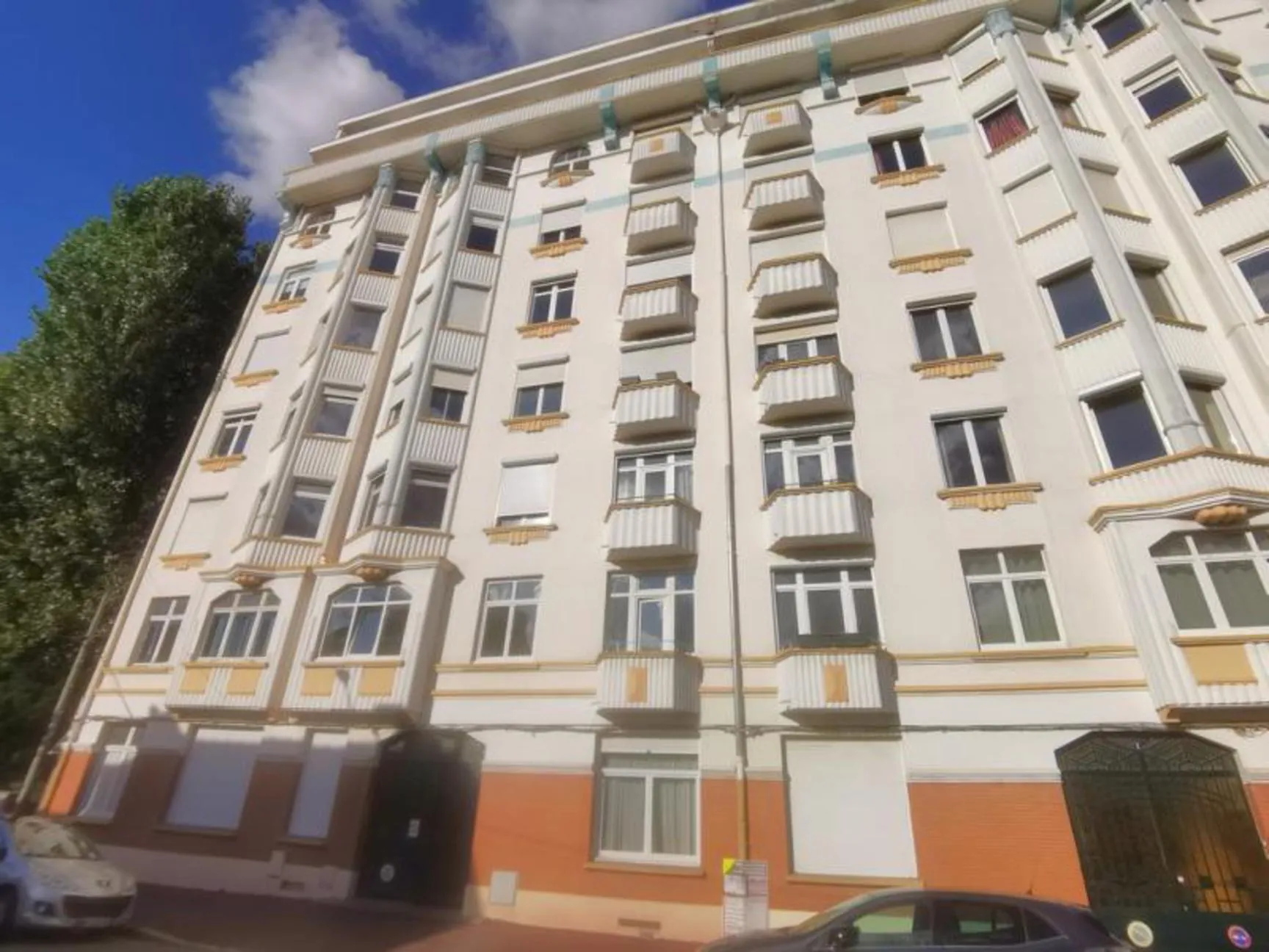 Appartement 3 pièces à Croise Laroche, proche tramway à remettre au goût du jour