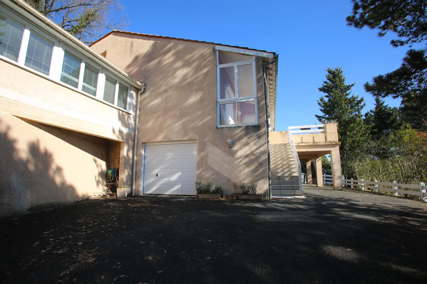 Villa en vente avec piscine et vue dominante à Albi - Maison spacieuse et bien équipée 