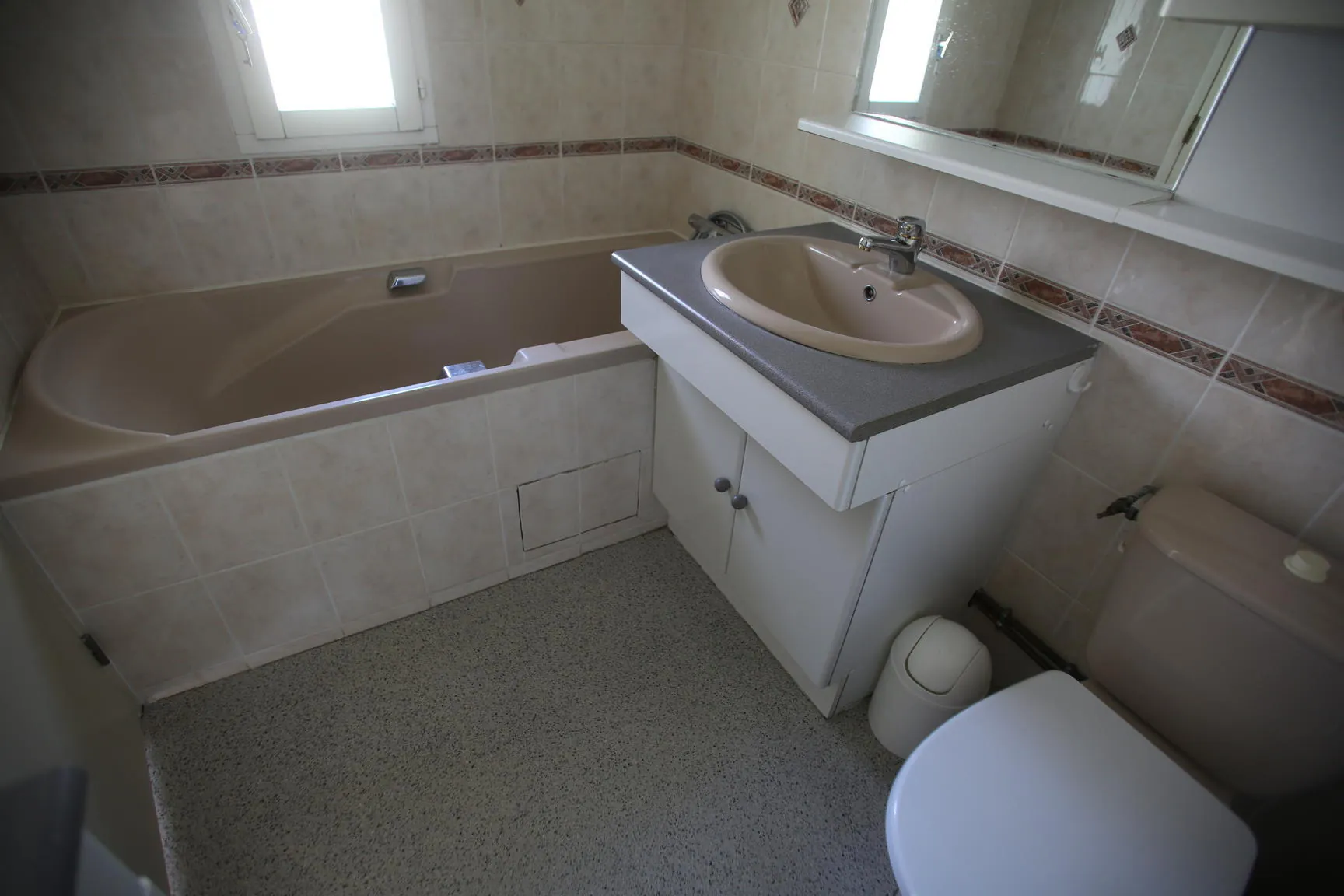 Villa en vente avec piscine et vue dominante à Albi - Maison spacieuse et bien équipée 