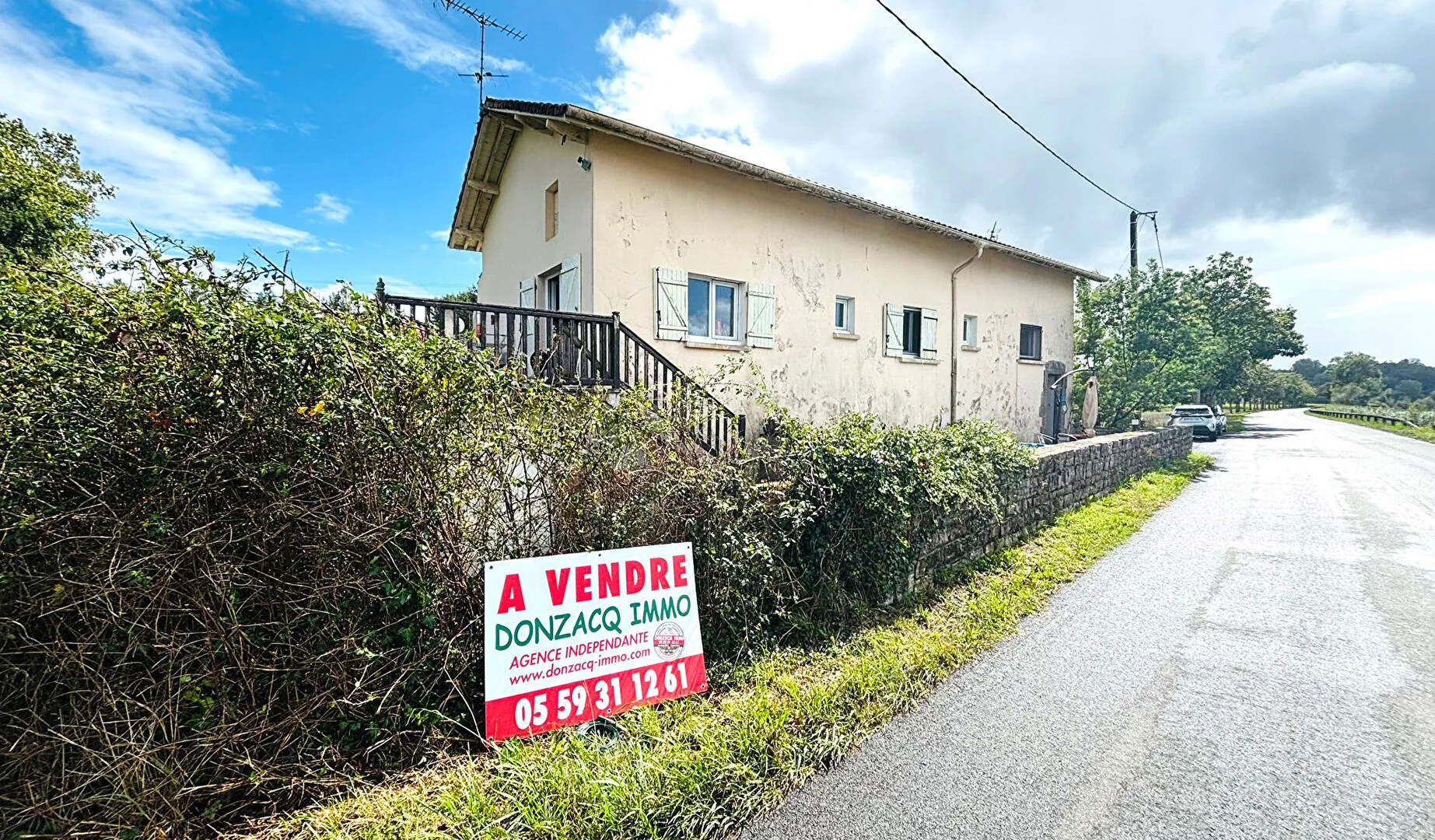 Maison ancienne à Urt avec locataires, grand potentiel d'investissement