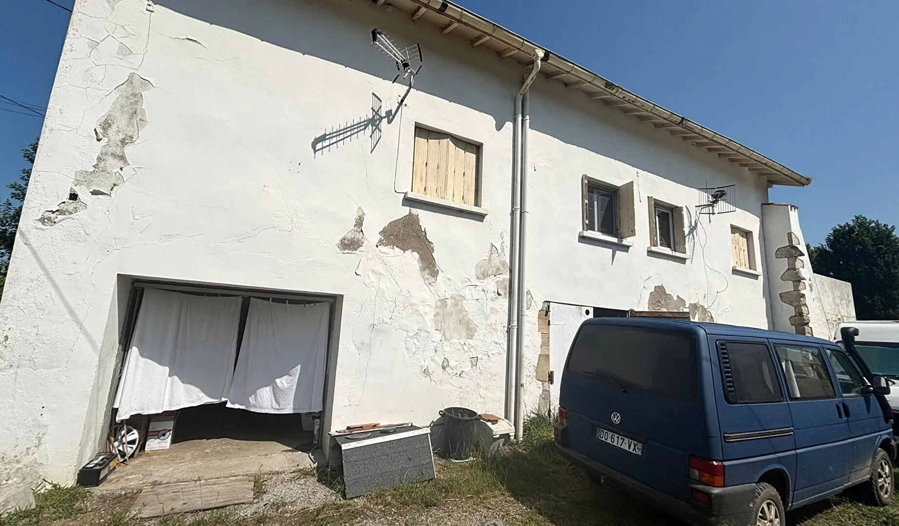 Maison ancienne à Urt avec locataires, grand potentiel d'investissement 