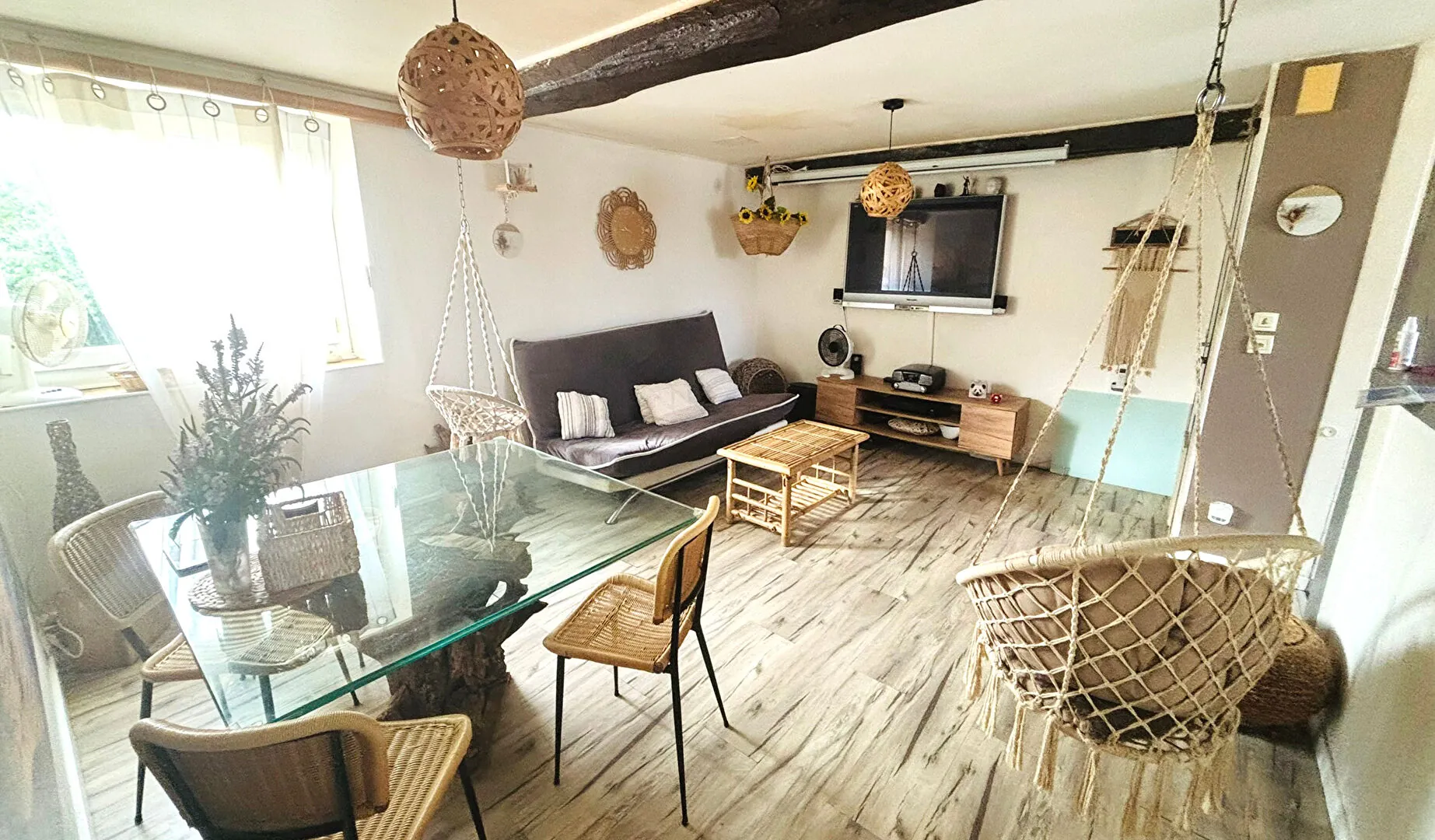 Maison ancienne à Urt avec locataires, grand potentiel d'investissement 