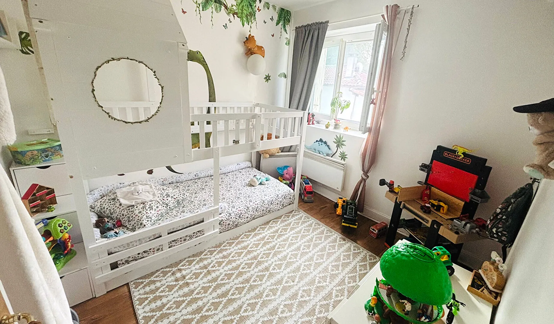 Maison ancienne à Urt avec locataires, grand potentiel d'investissement 