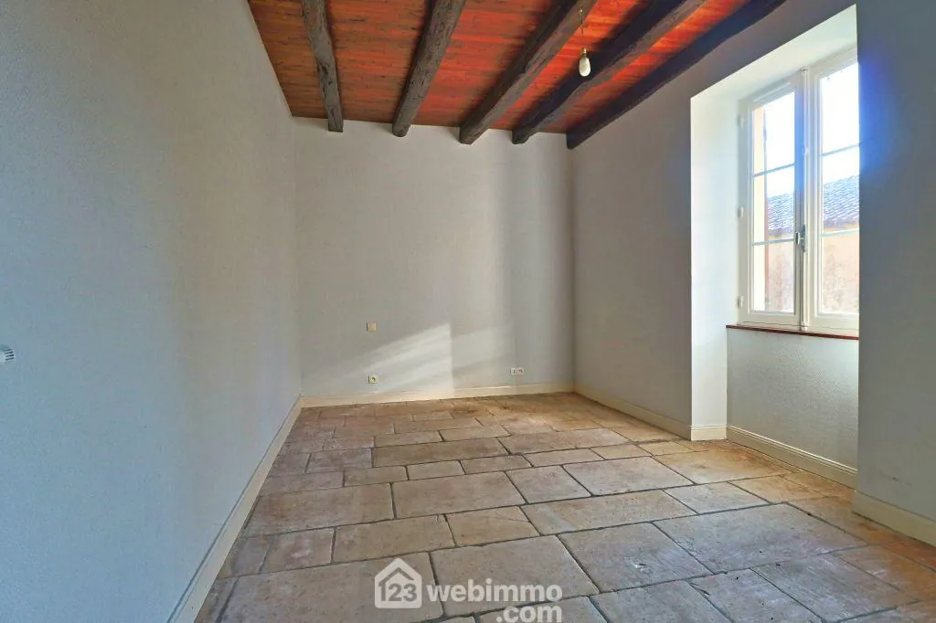 A vendre ensemble de deux maisons à Payré, secteur calme, potentiel de rénovation et revenu locatif immédiat 