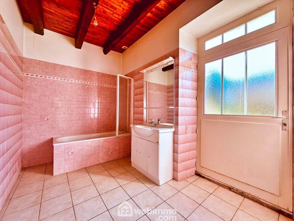 A vendre ensemble de deux maisons à Payré, secteur calme, potentiel de rénovation et revenu locatif immédiat 