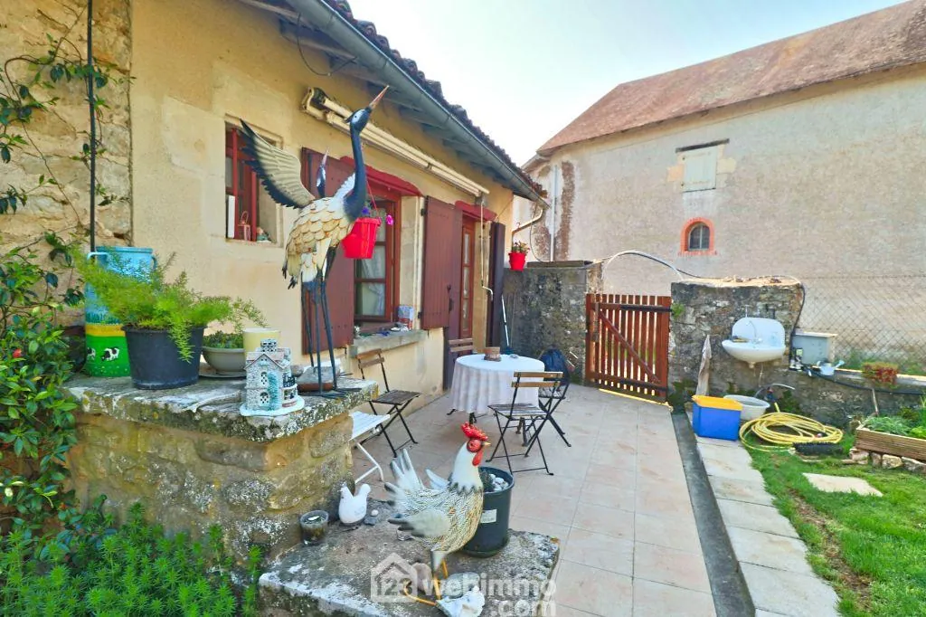 A vendre ensemble de deux maisons à Payré, secteur calme, potentiel de rénovation et revenu locatif immédiat 