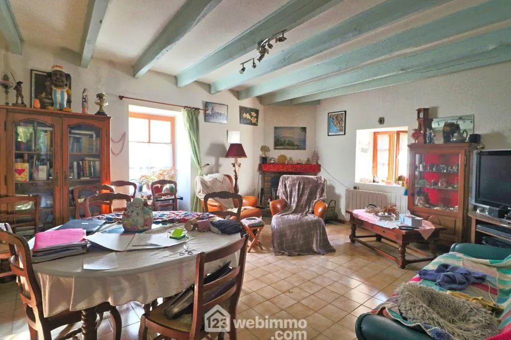 A vendre ensemble de deux maisons à Payré, secteur calme, potentiel de rénovation et revenu locatif immédiat 