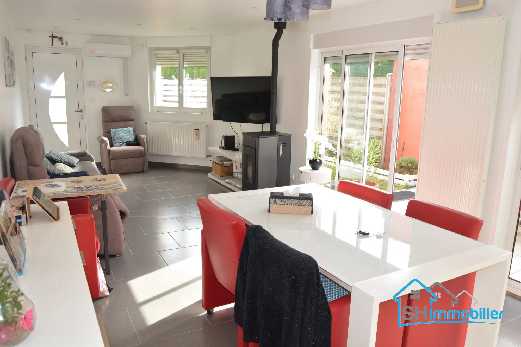 Maison de plain-pied avec 2 chambres, jardin et parking à Wattrelos