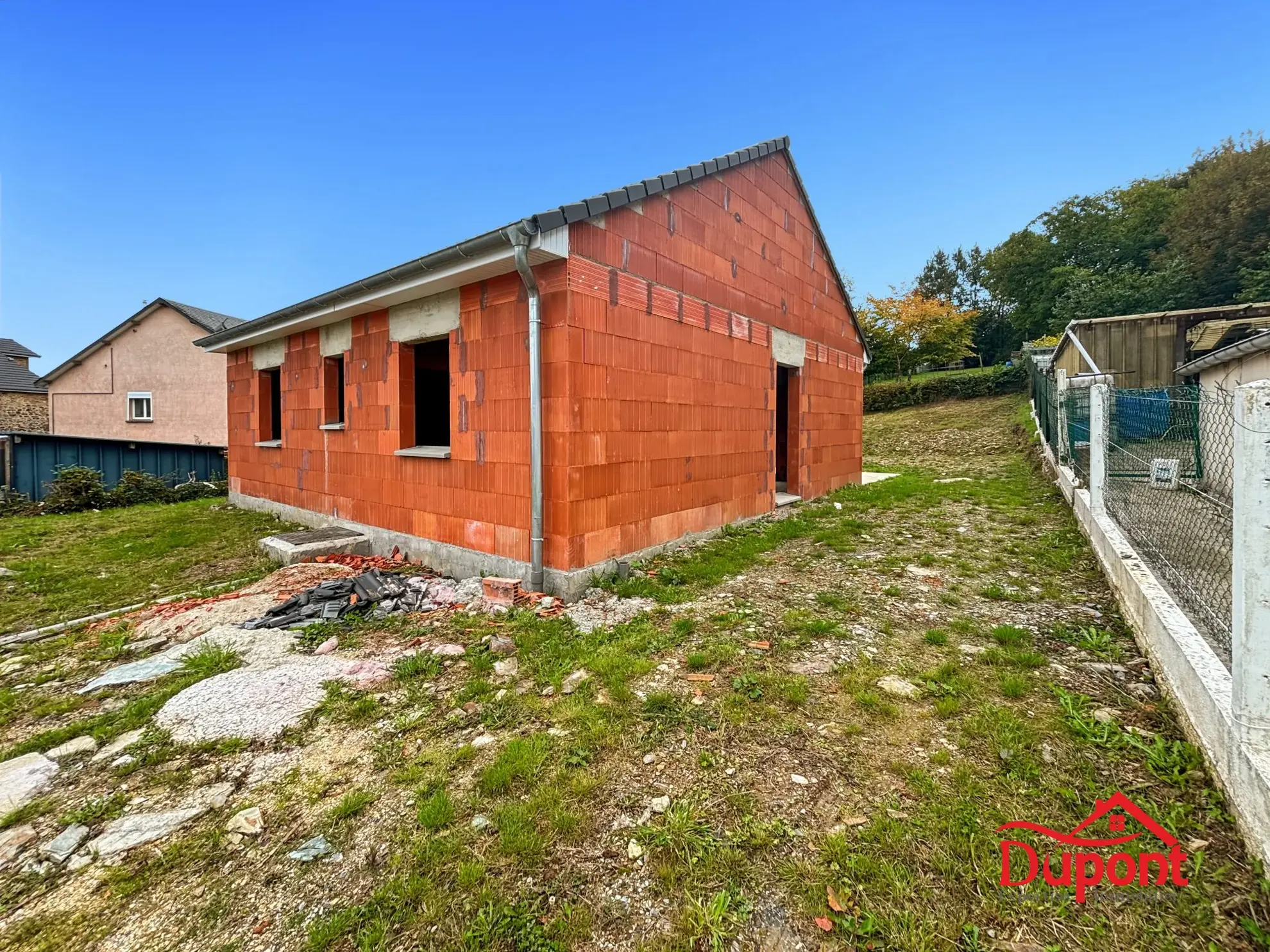 Maison de plain-pied neuve à Les Mazures avec terrasse et jardin