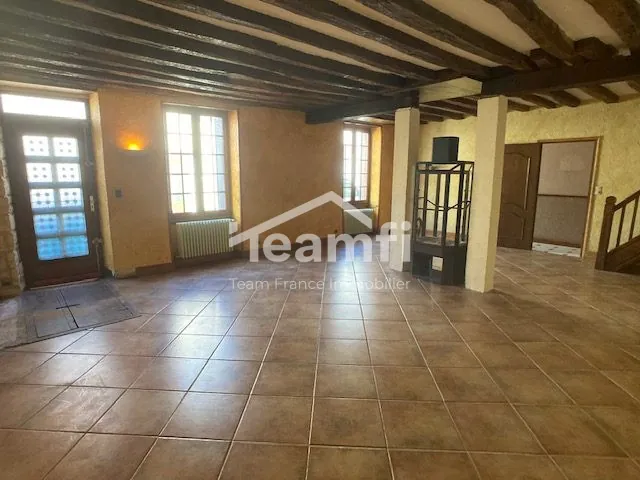 Maison de ville avec garage et jardin à Issoudun - 152,7 m²