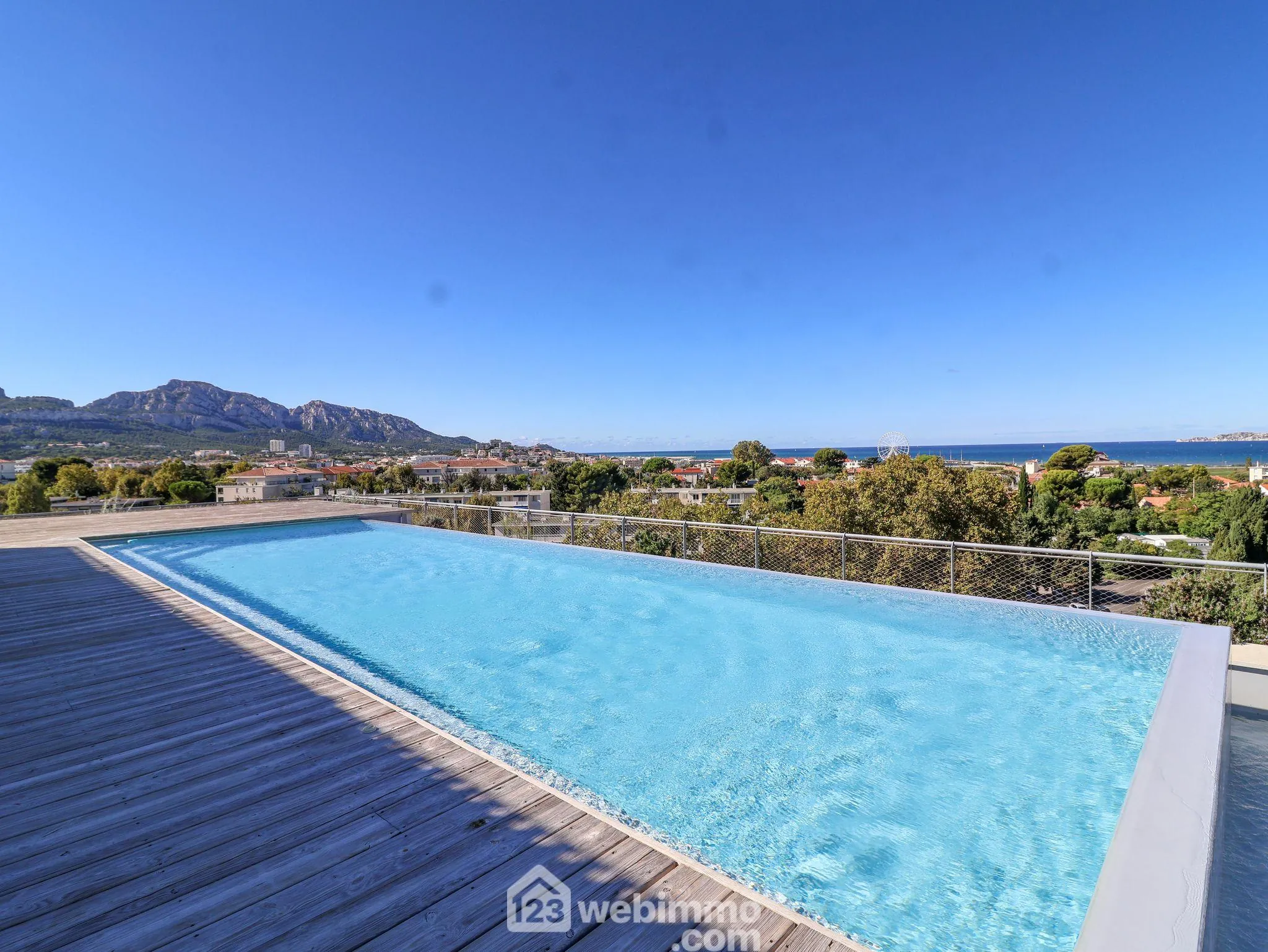 Appartement moderne de 54 m² à Sainte Anne, Marseille avec terrasse et piscine