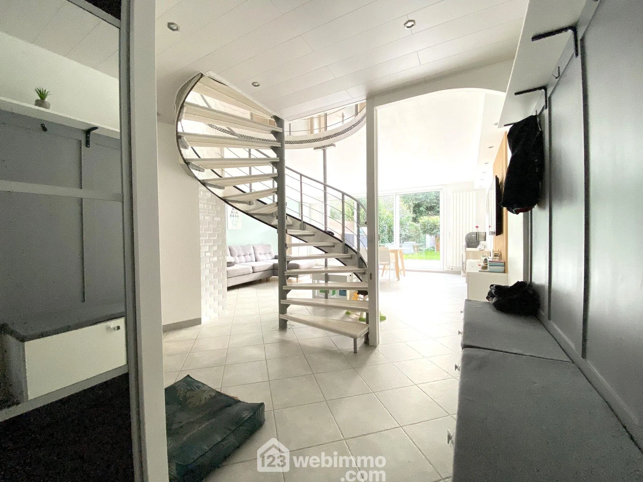 Charmante maison mitoyenne de 100 m² à Bondoufle, proche commodités 