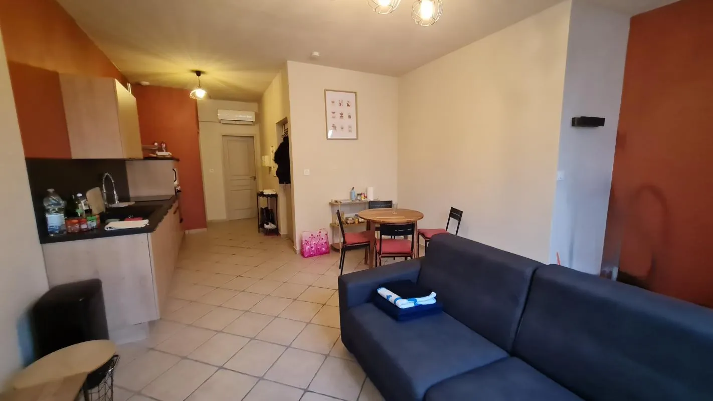 Appartement T2 à vendre à Avignon avec terrasse et location en cours 