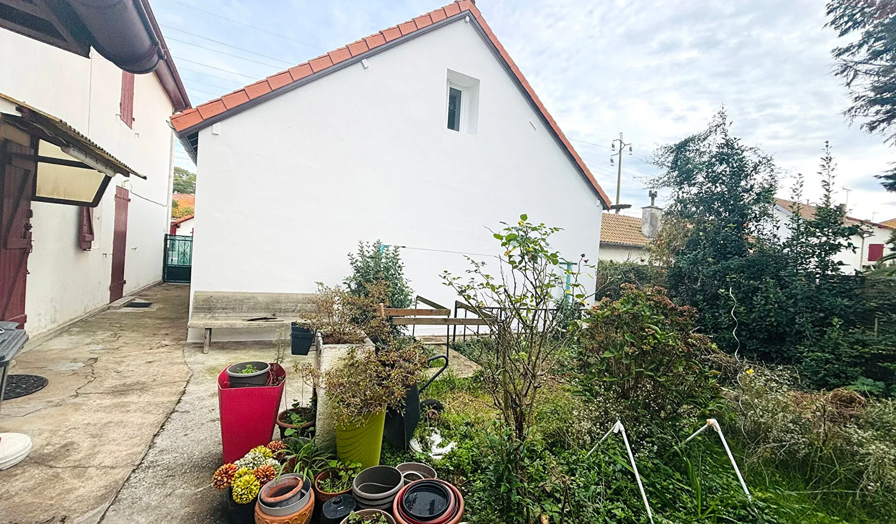 Investissez dans un appartement T3 en duplex à Boucau avec jardinet, idéal pour premier achat ou location