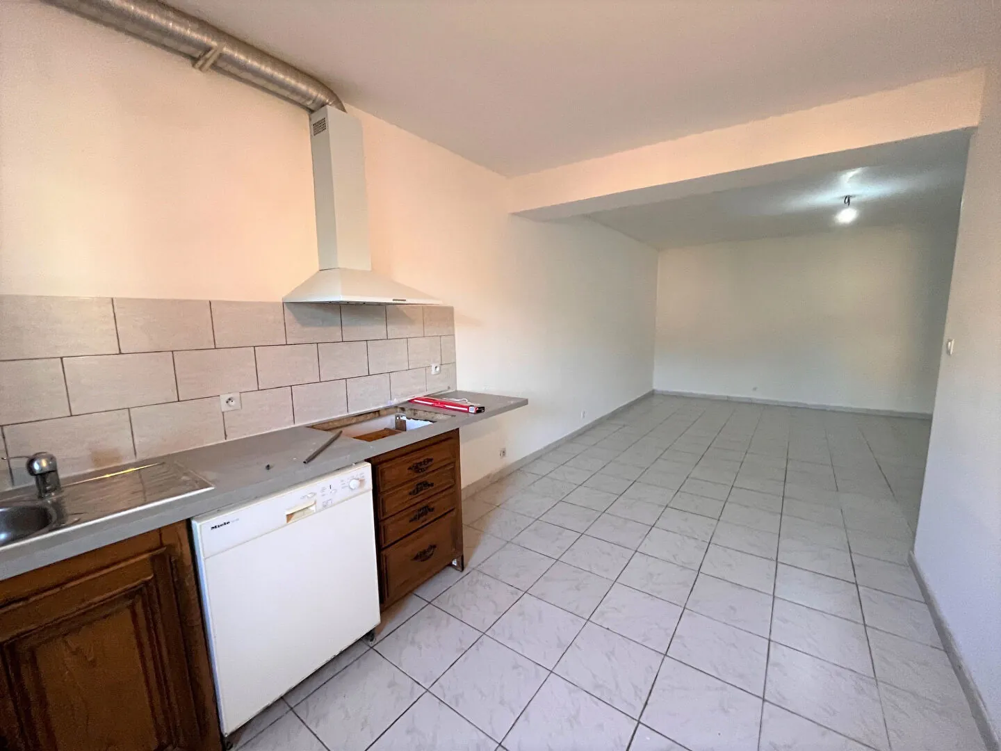 Partie de maison à Apt avec garage, séjour et chambre - Quartier calme 