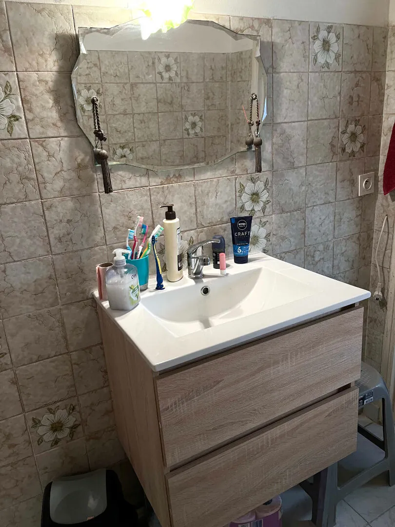 Partie de maison à Apt avec garage, séjour et chambre - Quartier calme 