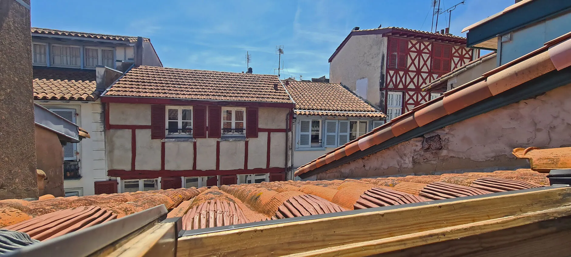 Studio rénové à Bayonne proche des halles et de la cathédrale à moins de 90 000 € 