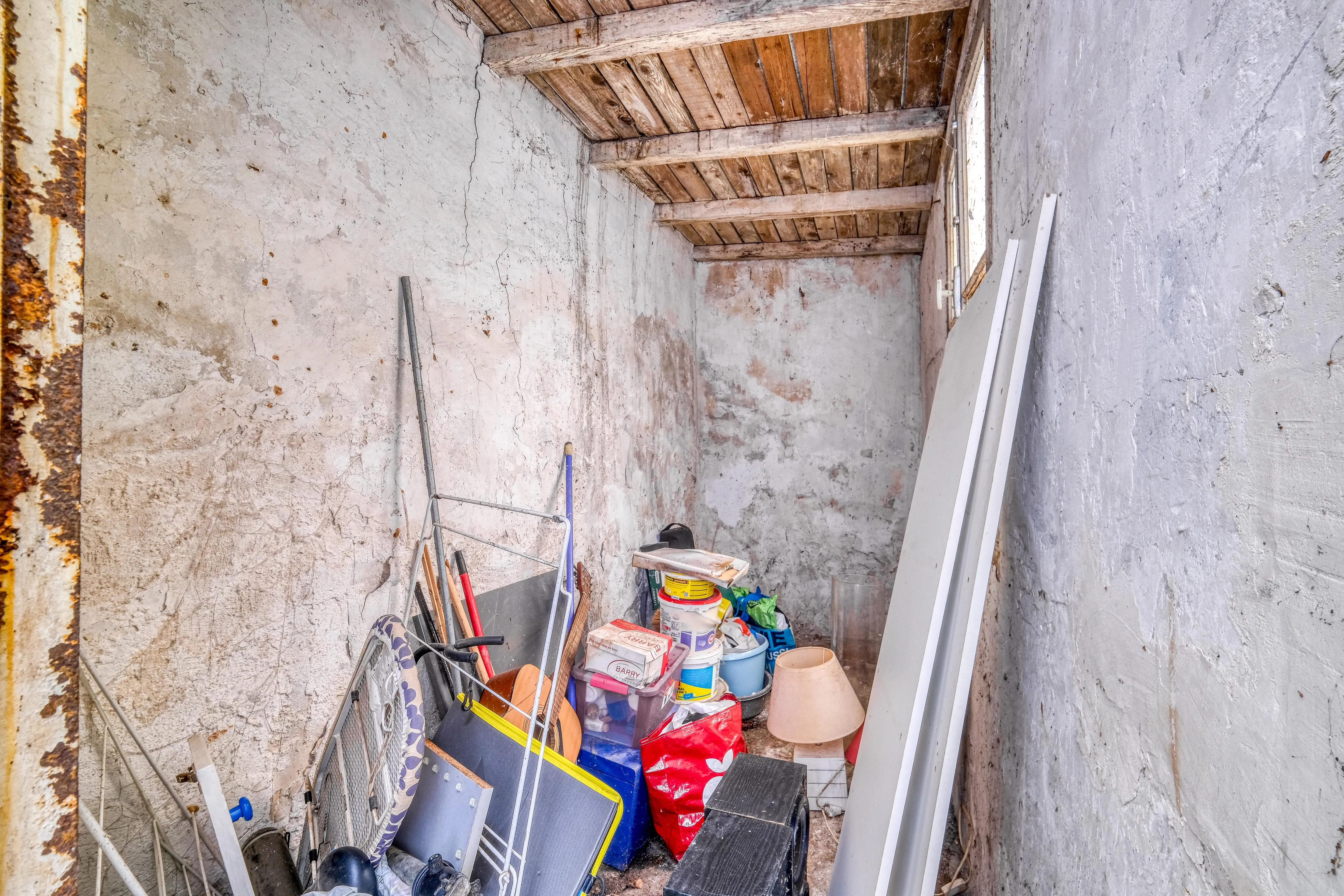 Studio de 18,12 m² à Paris 14e avec remise et travaux votés 