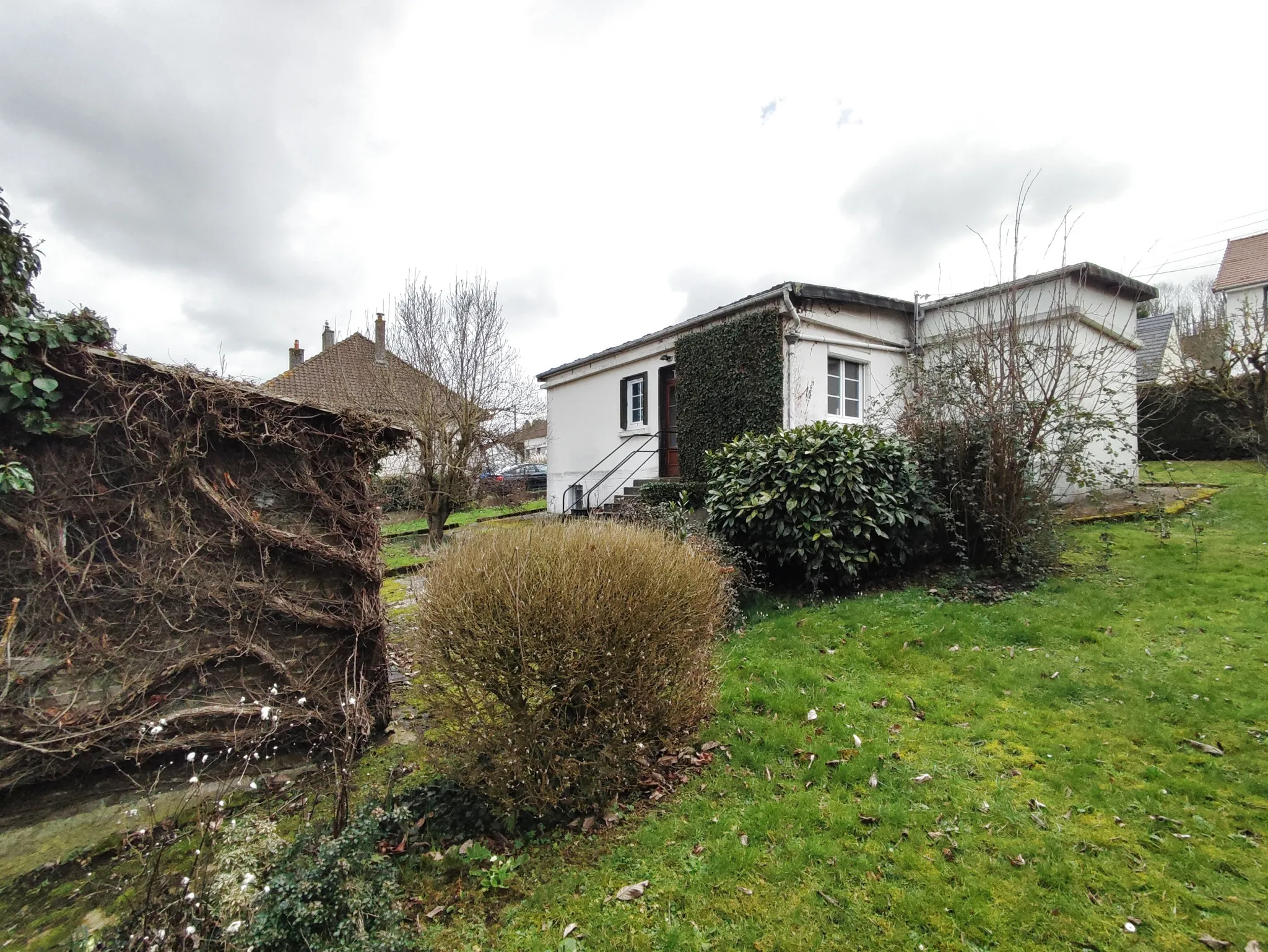 Maison de plain-pied à rénover au parc Sainte-Croix à Eu 