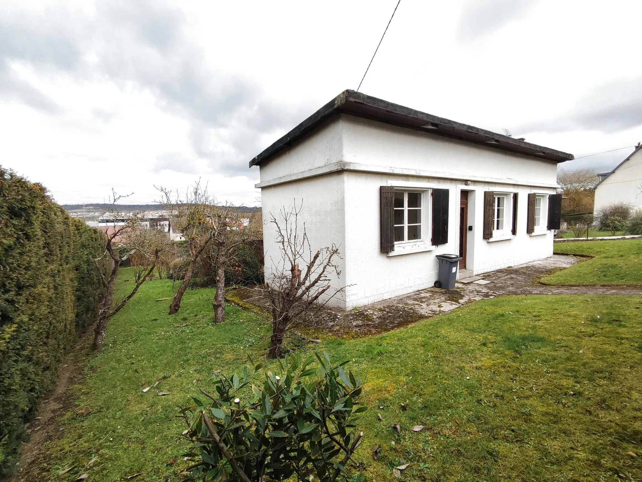 Maison de plain-pied à rénover au parc Sainte-Croix à Eu 