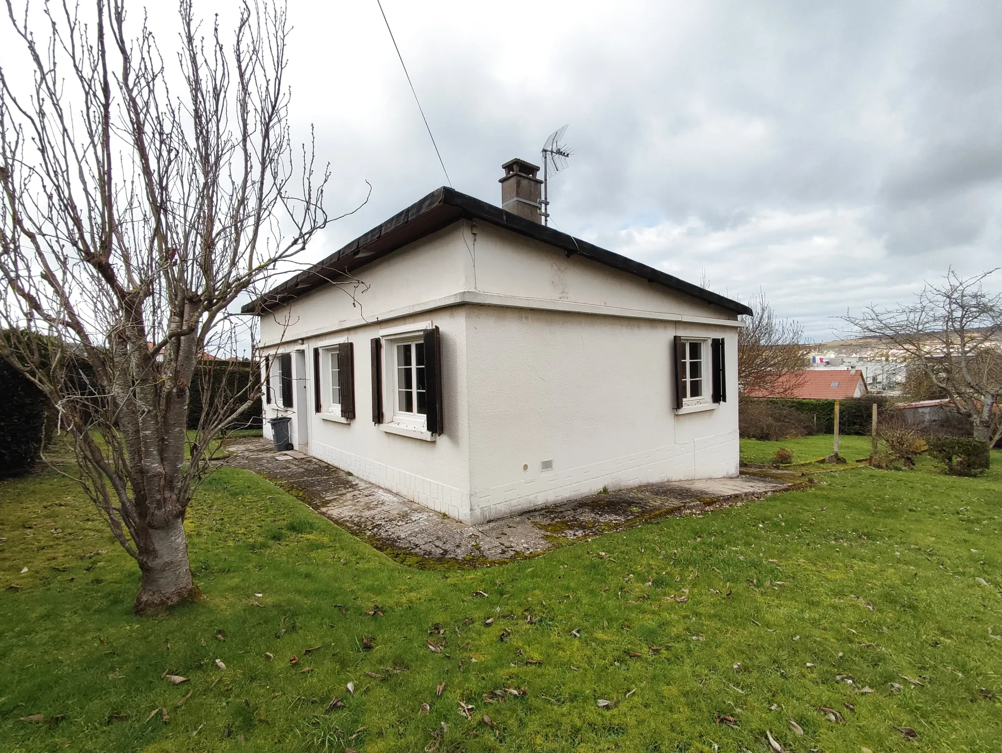 Maison de plain-pied à rénover au parc Sainte-Croix à Eu 