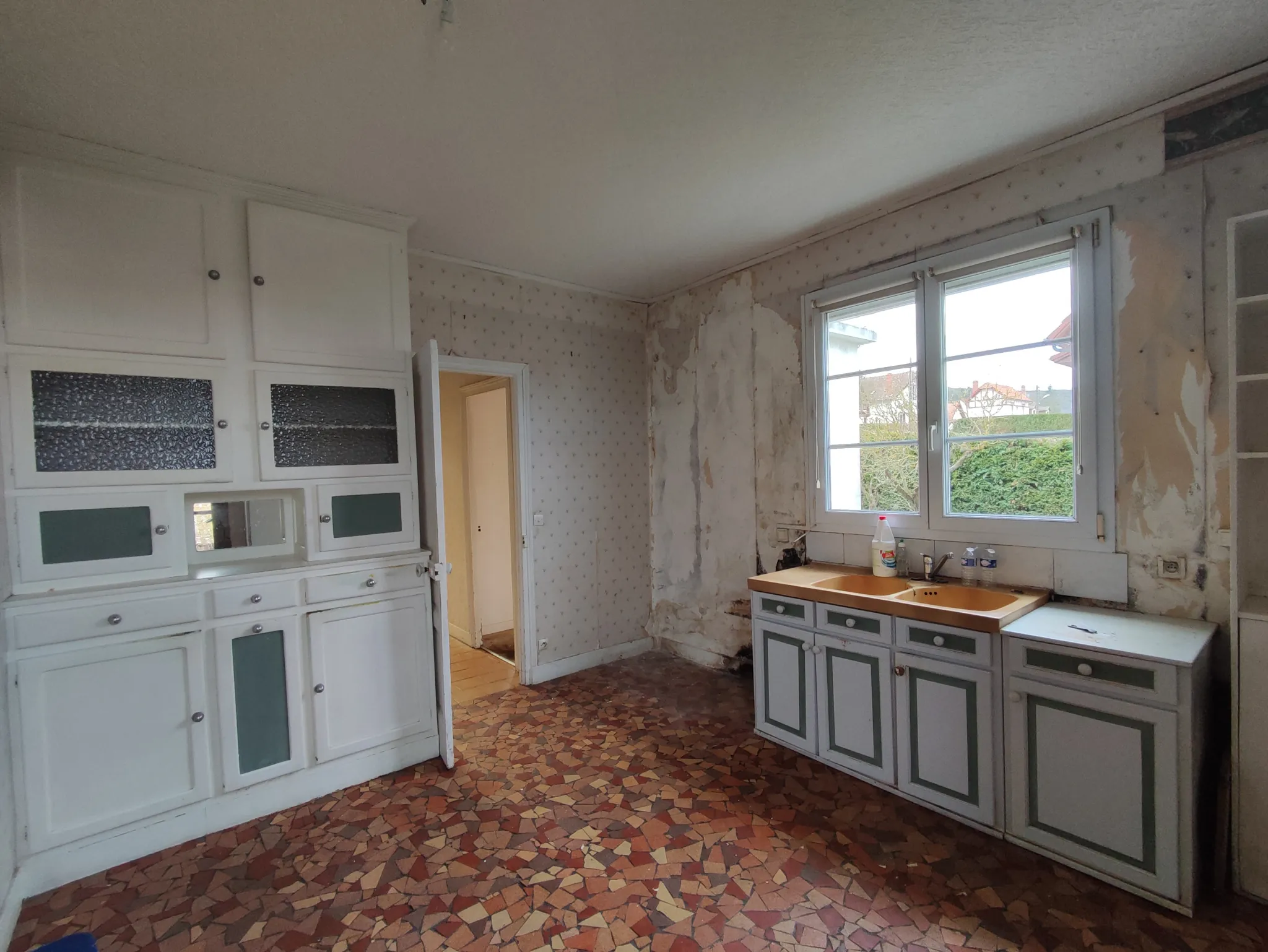 Maison de plain-pied à rénover au parc Sainte-Croix à Eu 