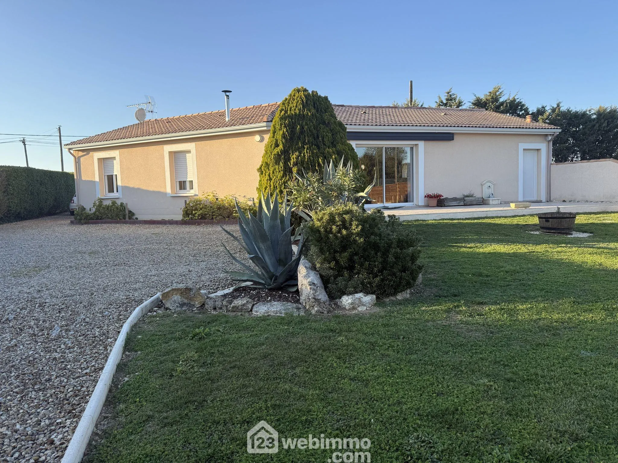 Maison de 103 m² avec piscine à Champigny en Rochereau - Terrain de 1092 m²