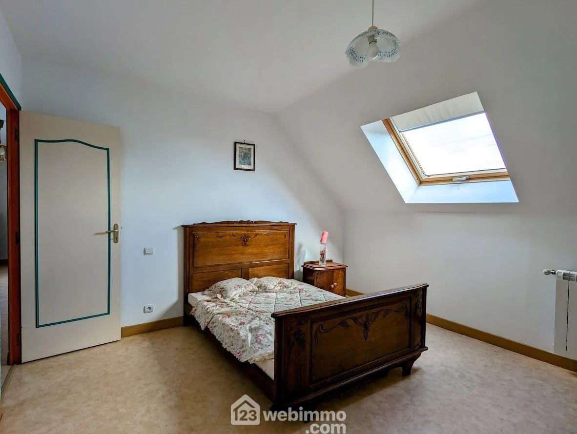 Belle maison 7 pièces à Callac avec jardin et garage en vente 