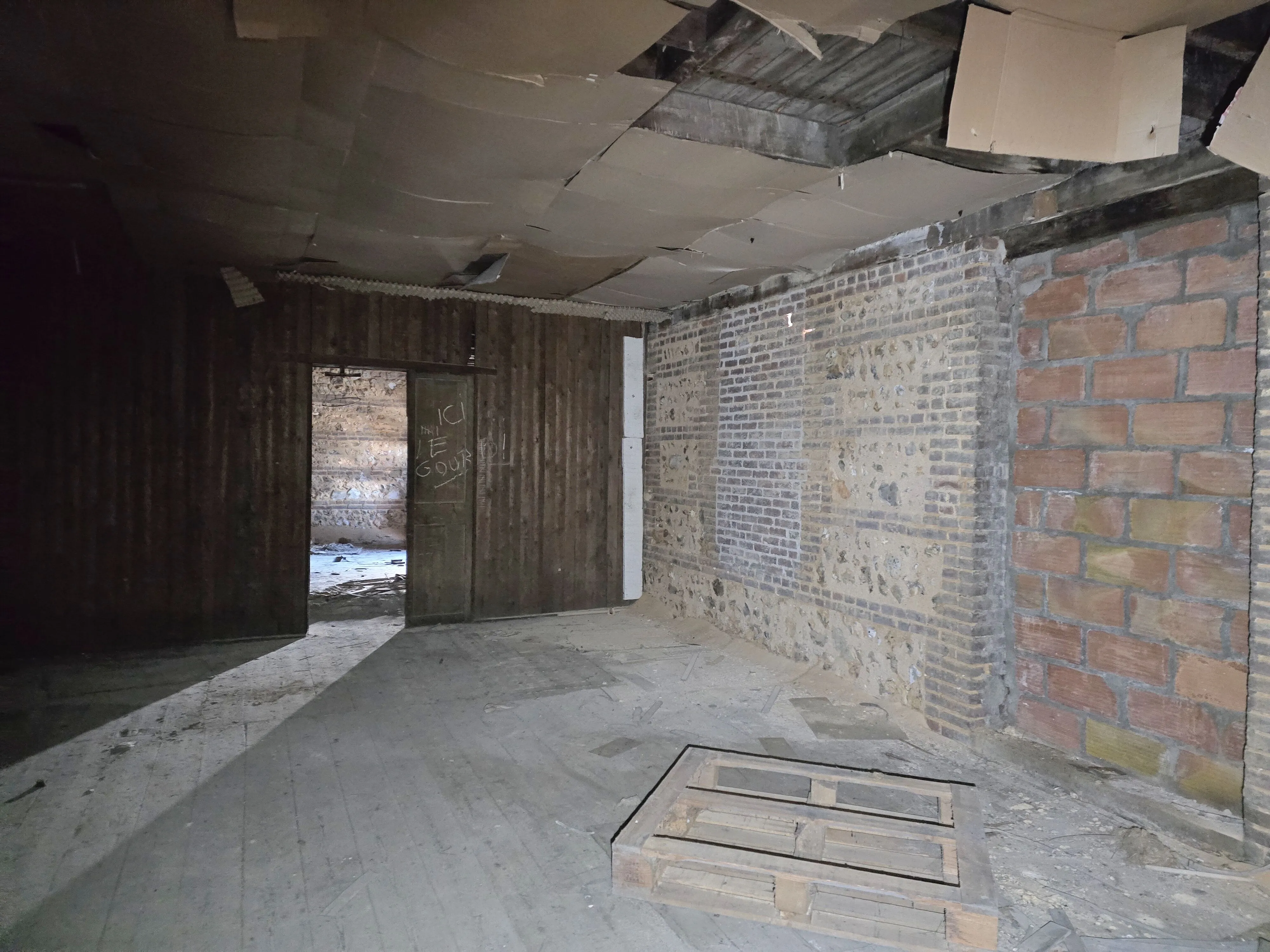 Bâtiment en briques et silex à réhabiliter près de la plage de Fécamp 