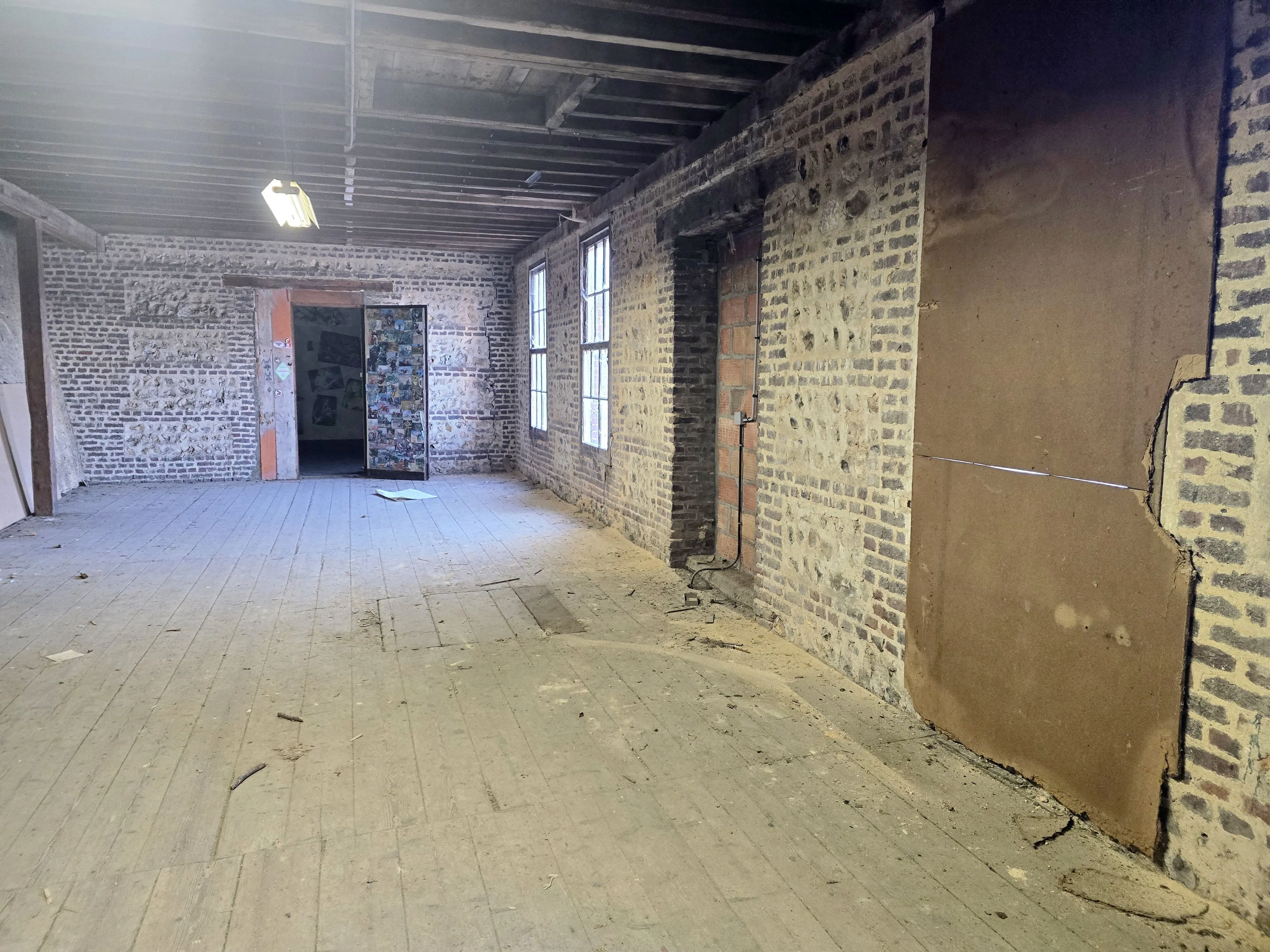 Bâtiment en briques et silex à réhabiliter près de la plage de Fécamp 