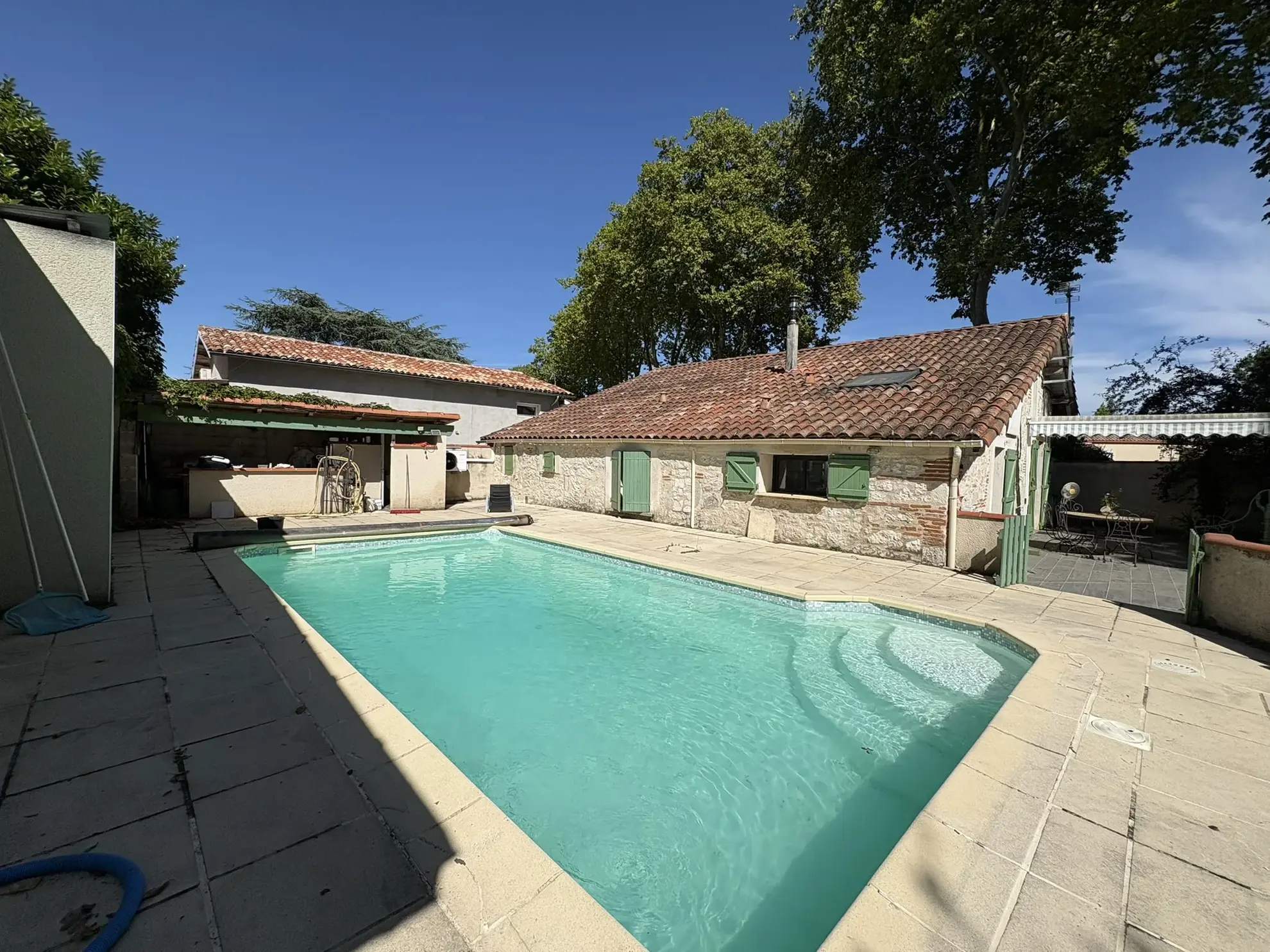 Belle maison en viager à Valence d'Agen avec piscine et grand terrain 