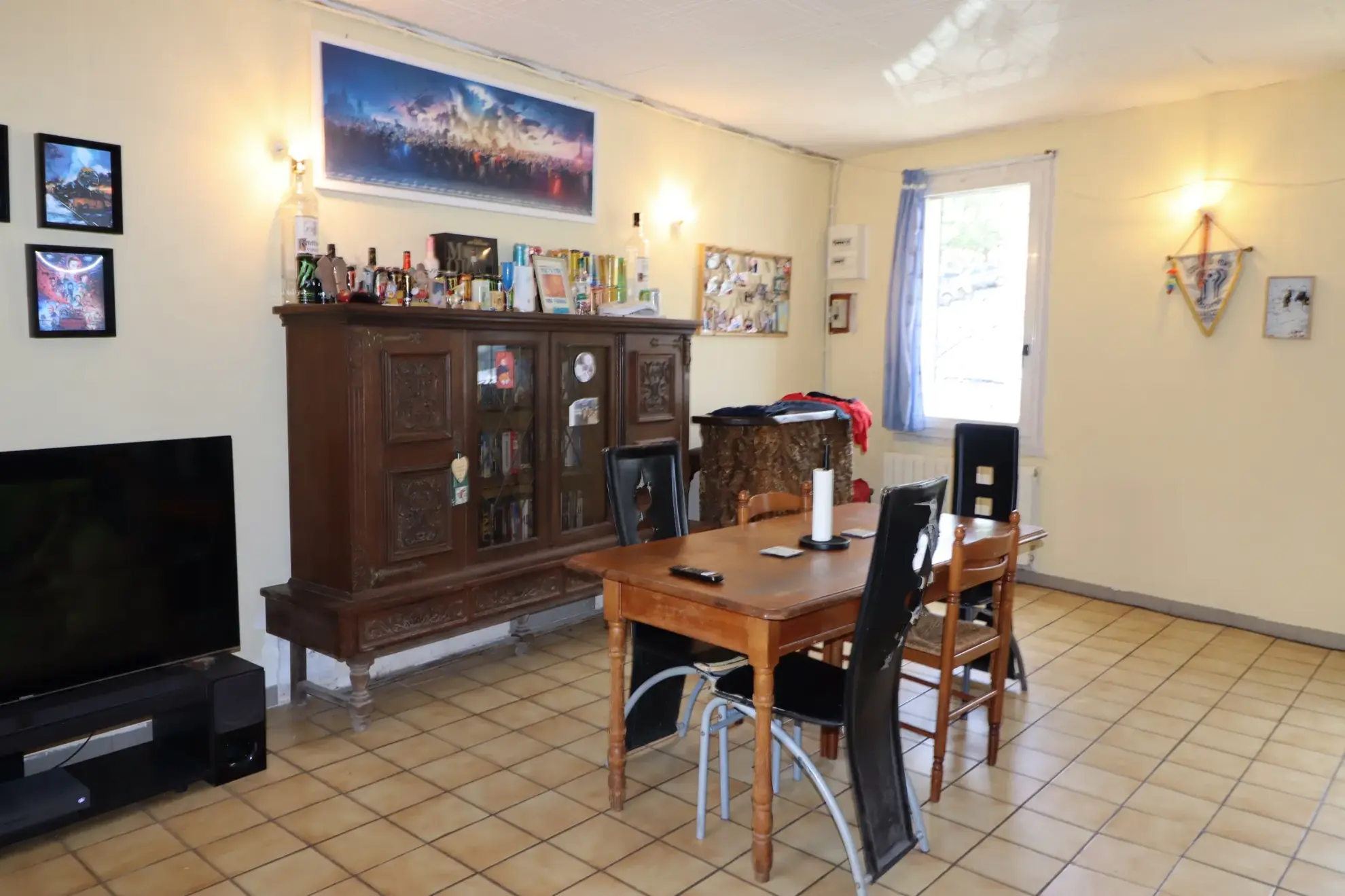 Maison à Montendre avec 2 chambres, patio et potentiel de rénovation 