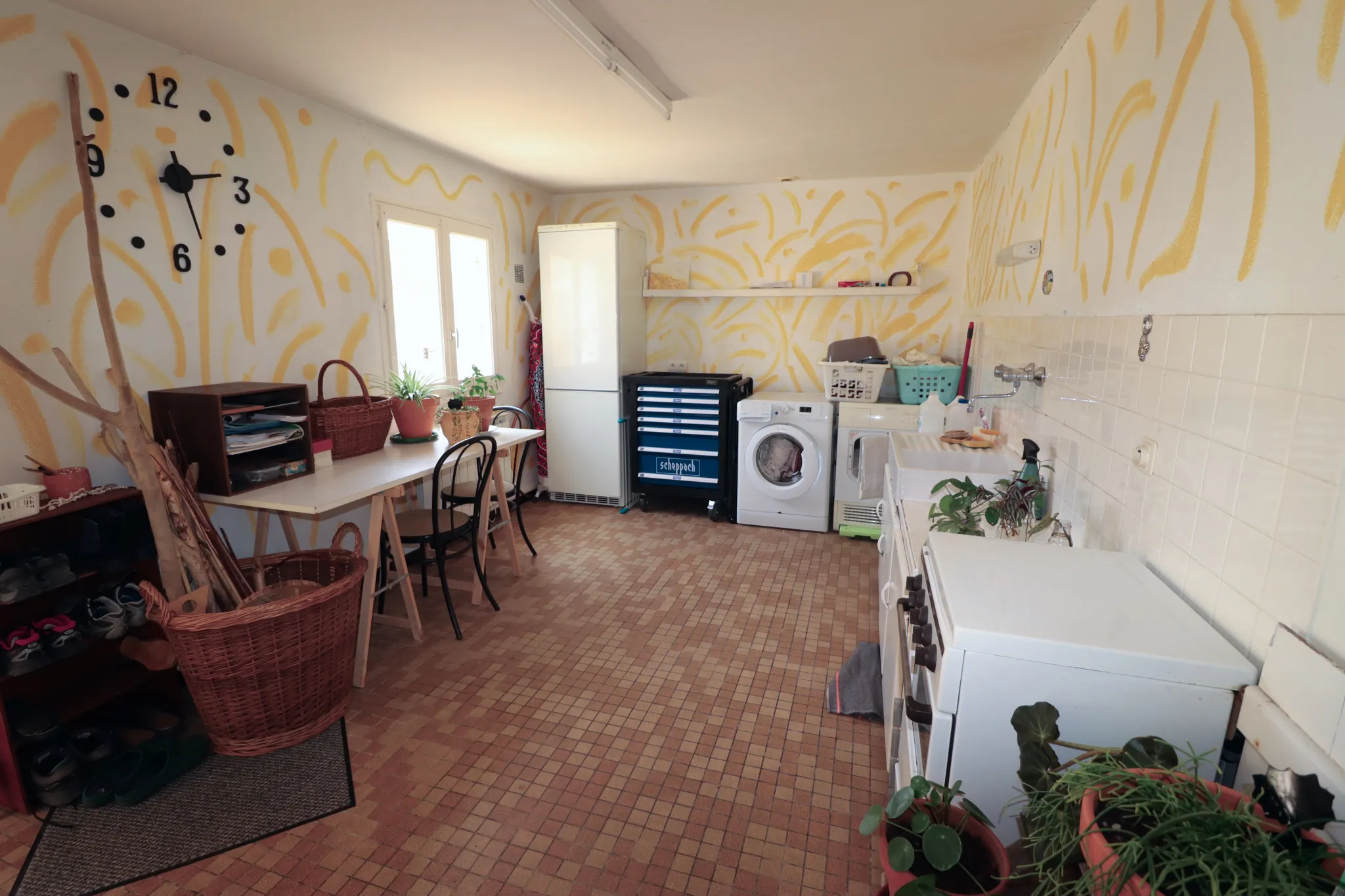 Maison à Montendre avec 2 chambres, patio et potentiel de rénovation 