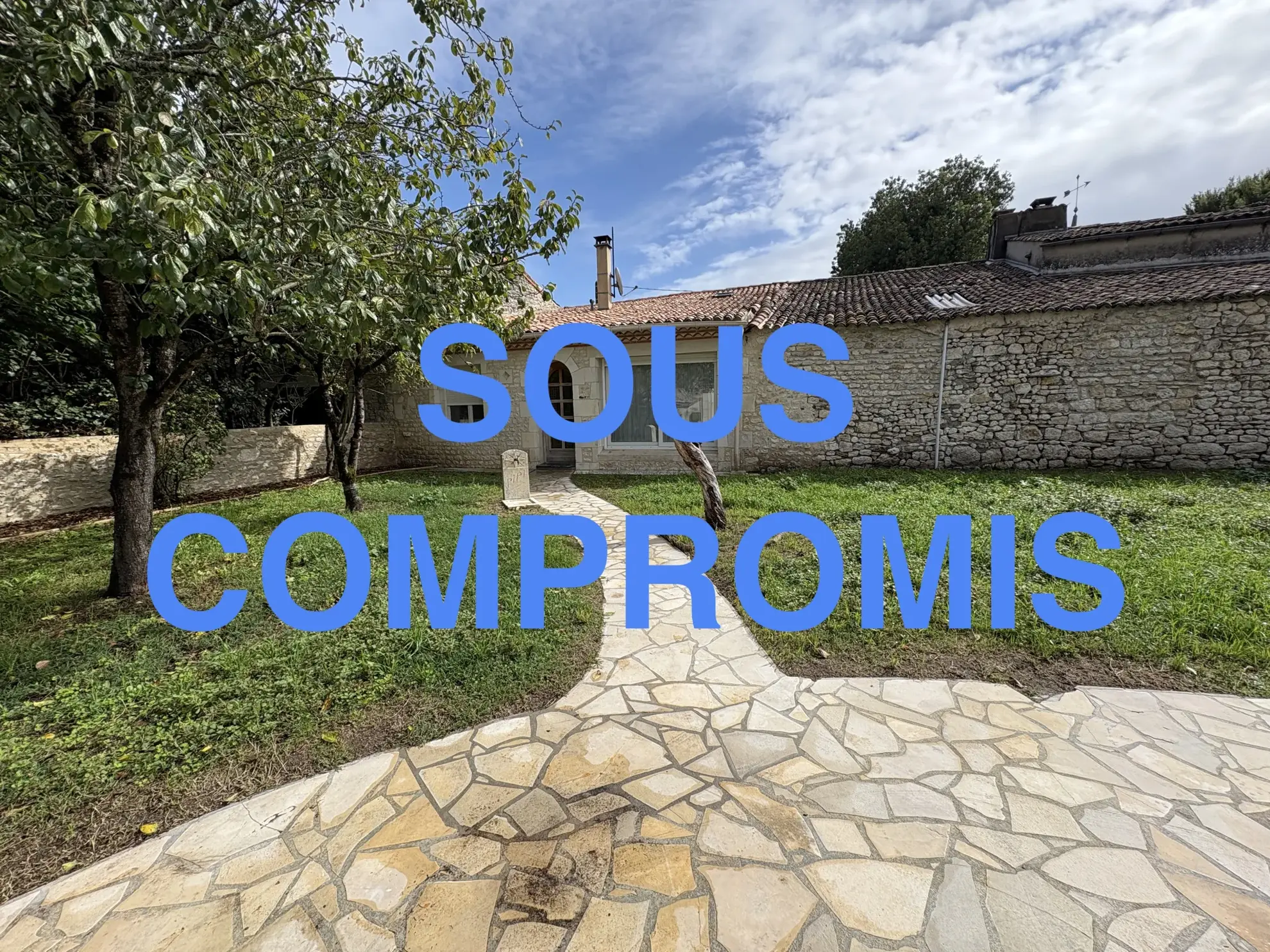 Maison en pierre avec jardin à Corme écluse, idéale pour rénovation et investissement