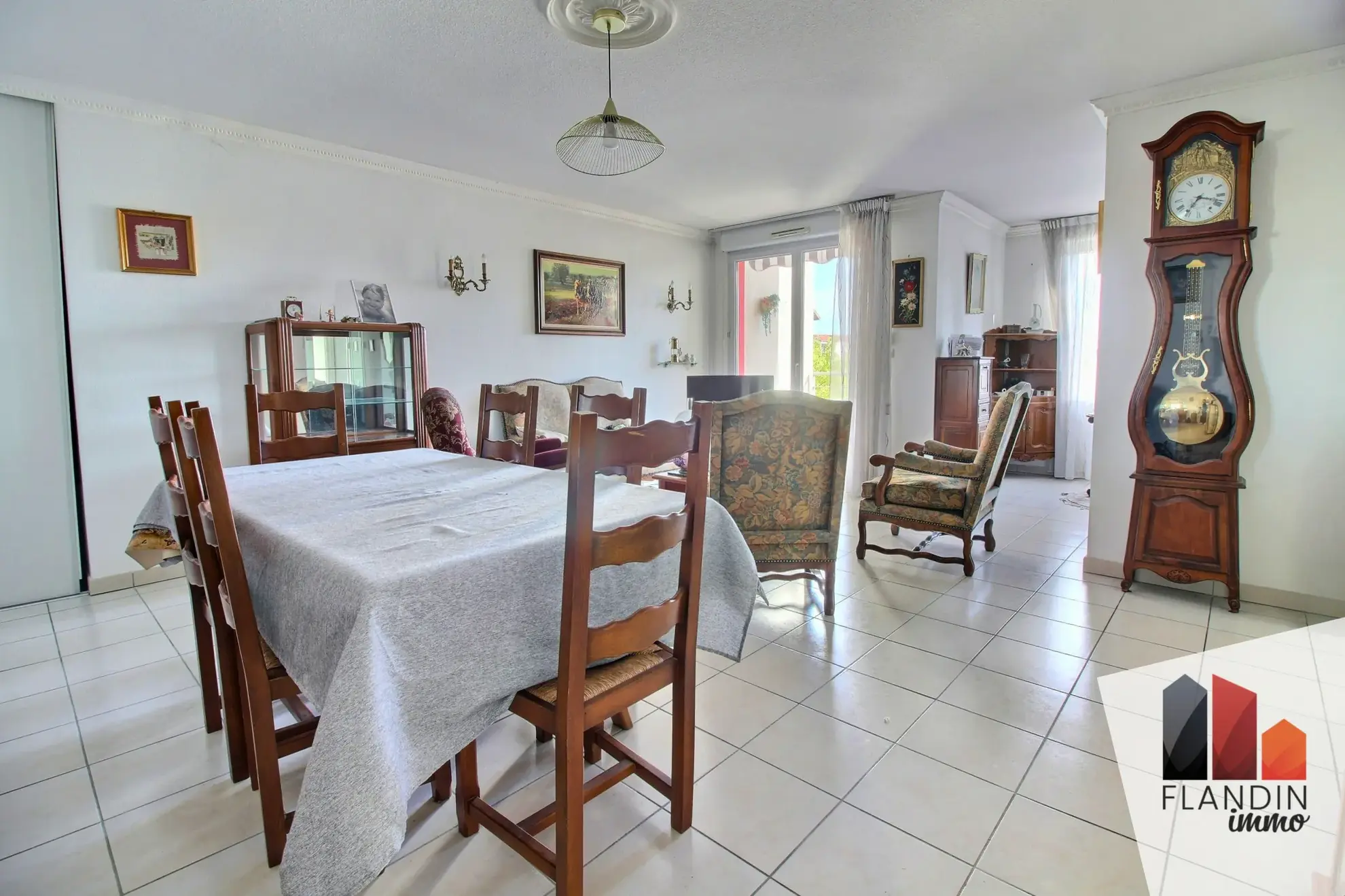 Appartement T5 en duplex avec terrasse et parking à Grigny