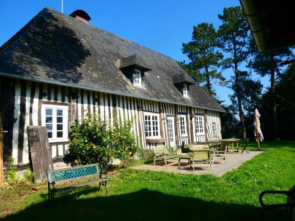 Belle maison normande avec dépendances sur terrain de 2000 m² près de Pont-l’Évêque