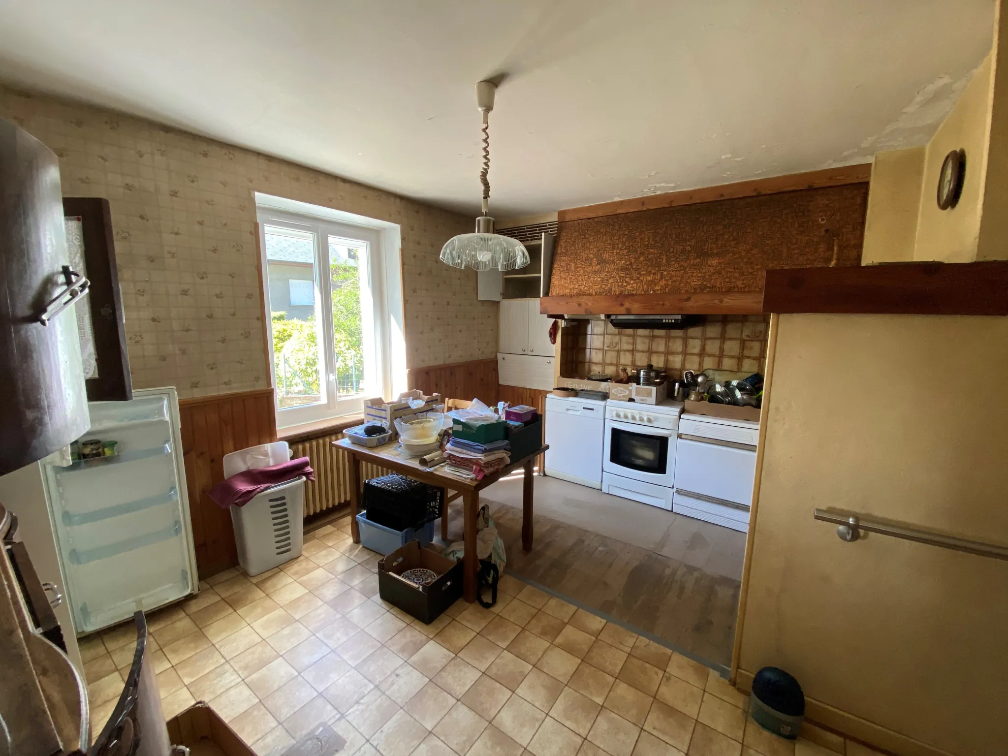 Maison mitoyenne à rénover au cœur de Ste Marie de Cuines avec terrain et garage