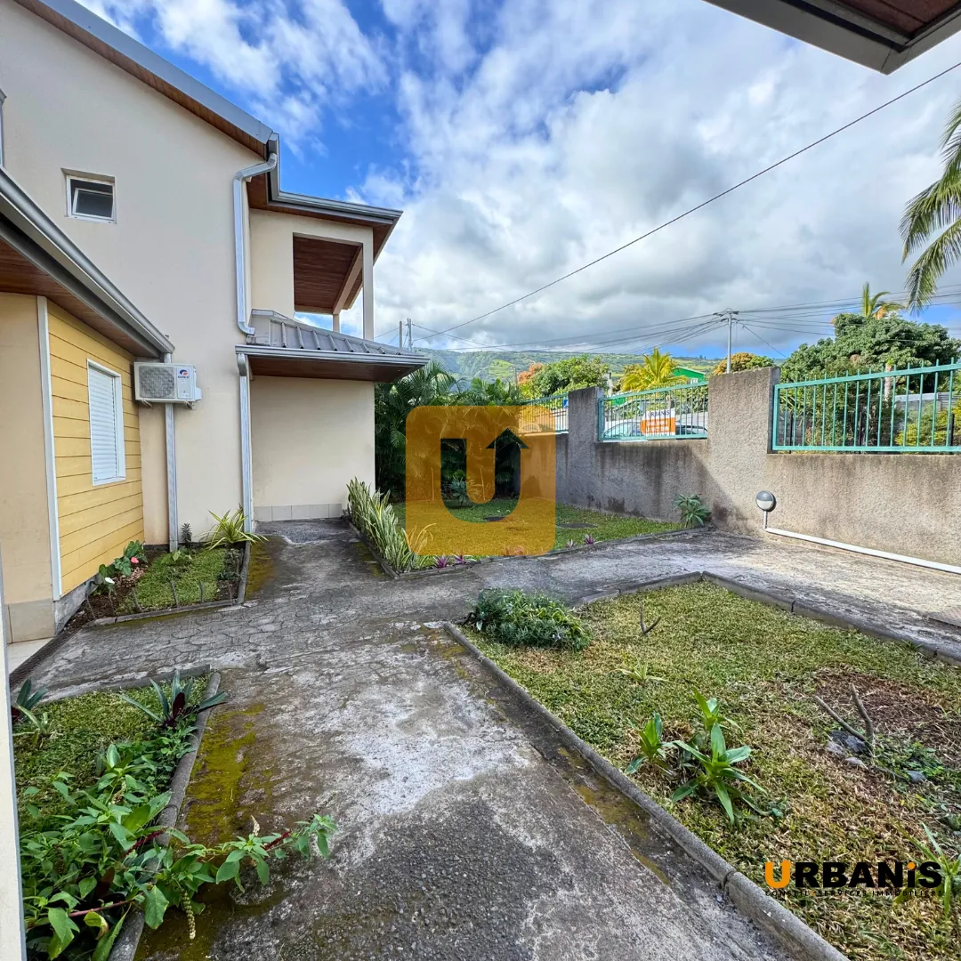 Appartement T3 de 60m² à La Plaine Saint-Paul avec terrasse et parking 