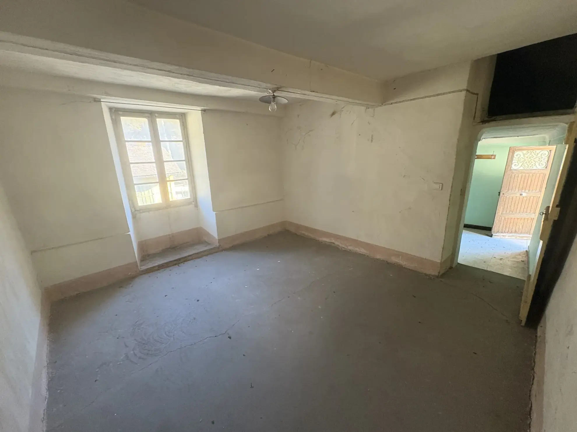 Maison de village à rénover avec terrasse à Fontan dans les Alpes-Maritimes 