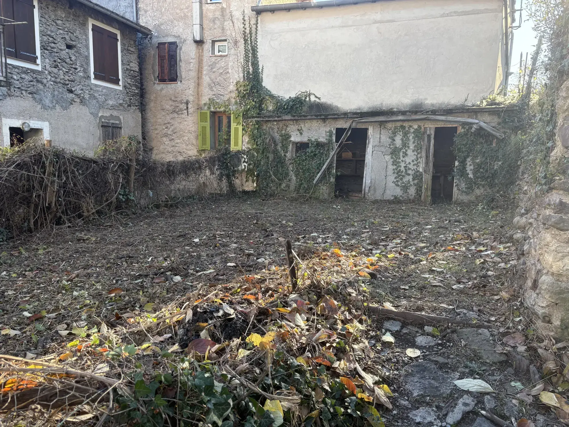 Maison de village à rénover avec terrasse à Fontan dans les Alpes-Maritimes 
