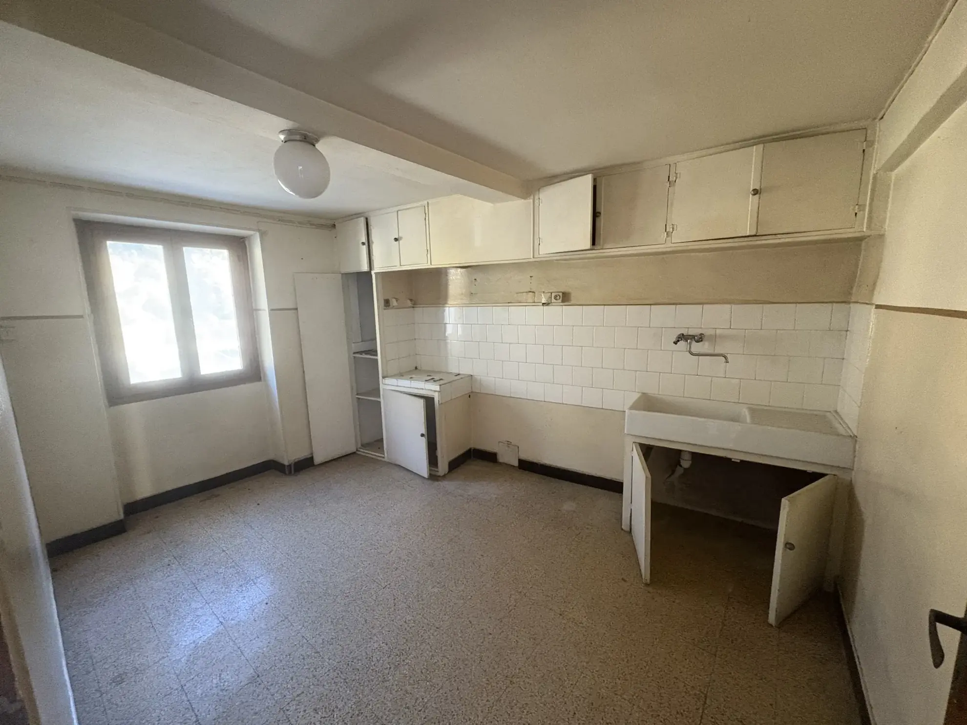 Maison de village à rénover avec terrasse à Fontan dans les Alpes-Maritimes 