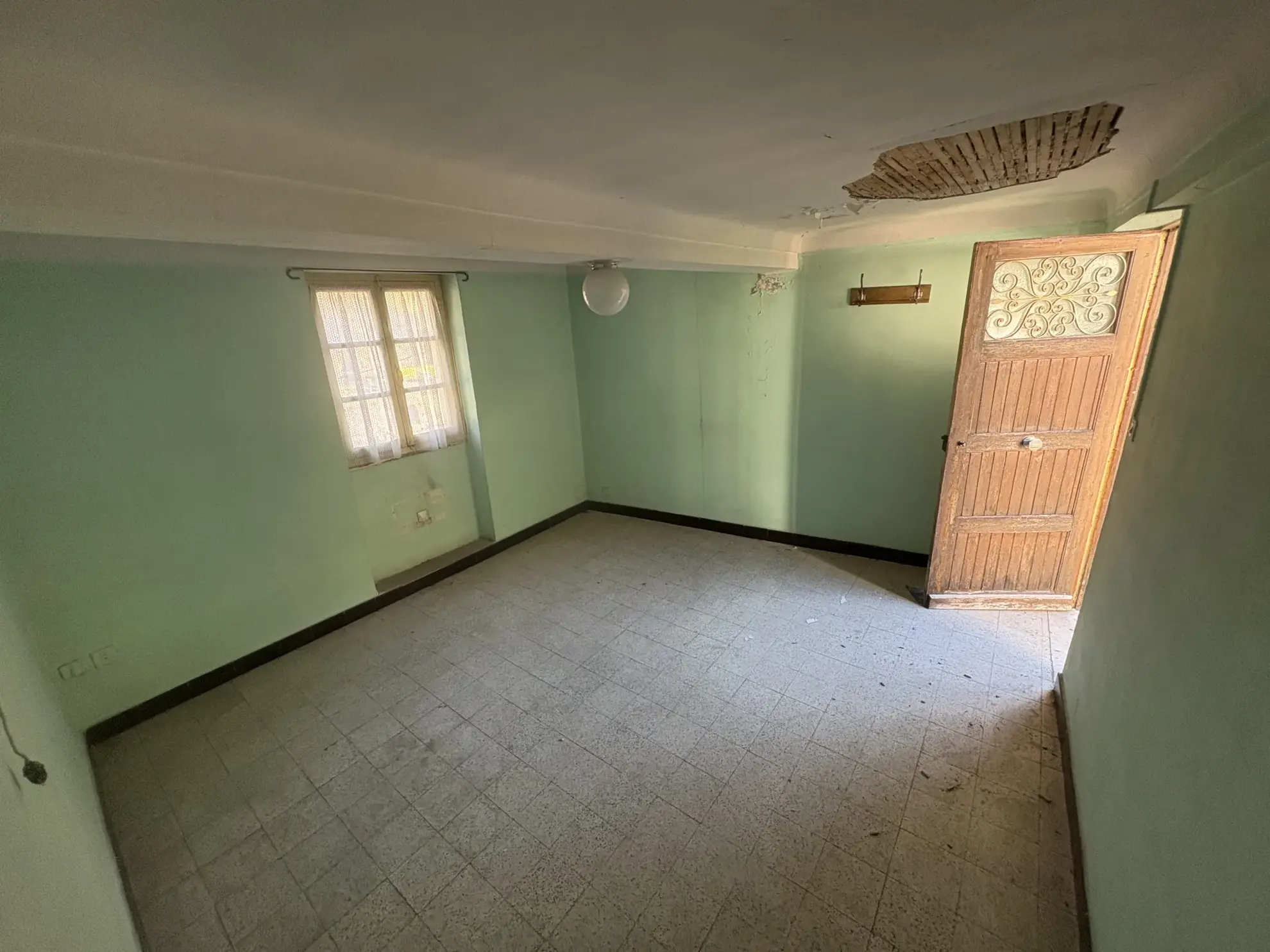 Maison de village à rénover avec terrasse à Fontan dans les Alpes-Maritimes 