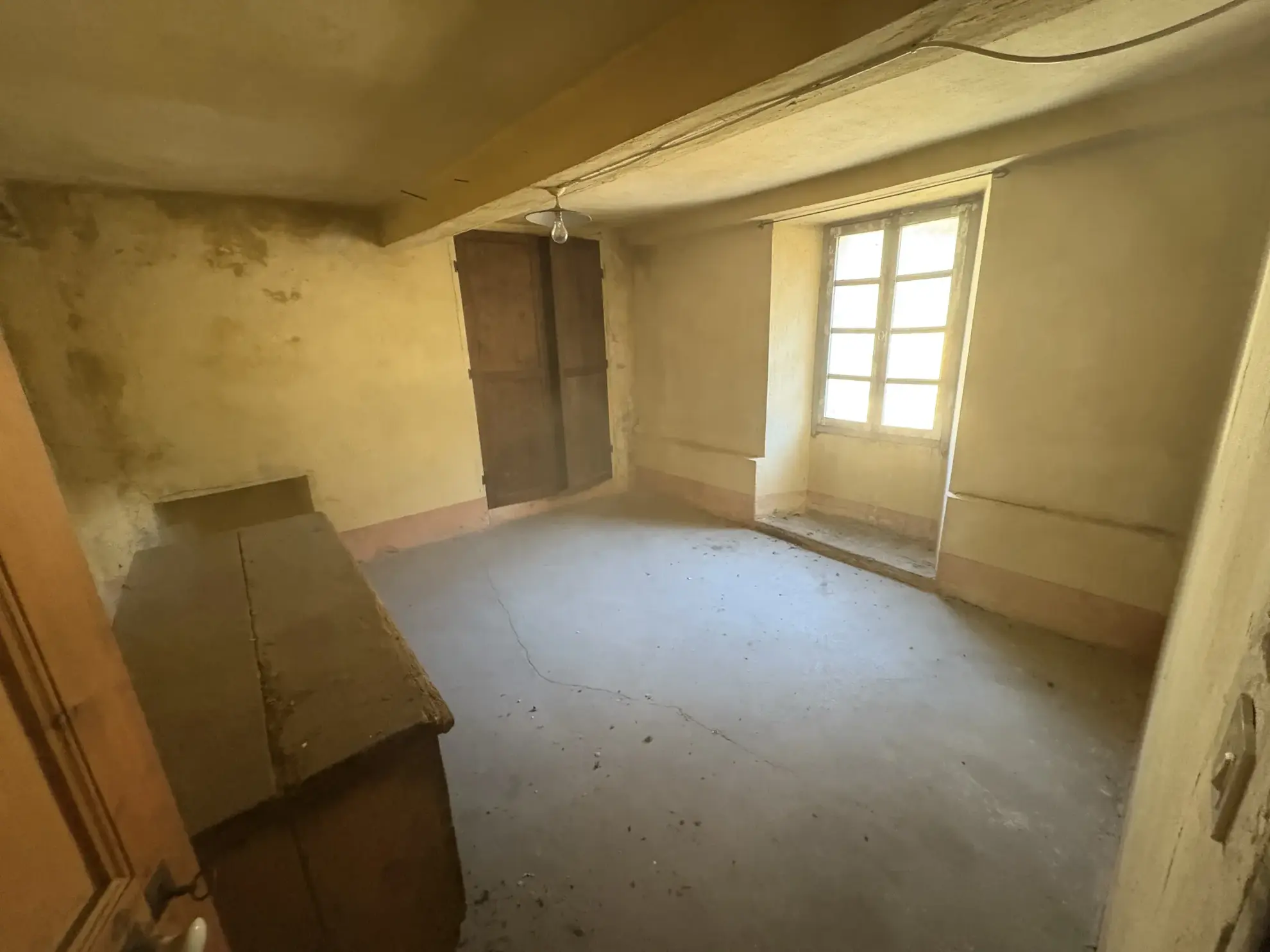 Maison de village à rénover avec terrasse à Fontan dans les Alpes-Maritimes 