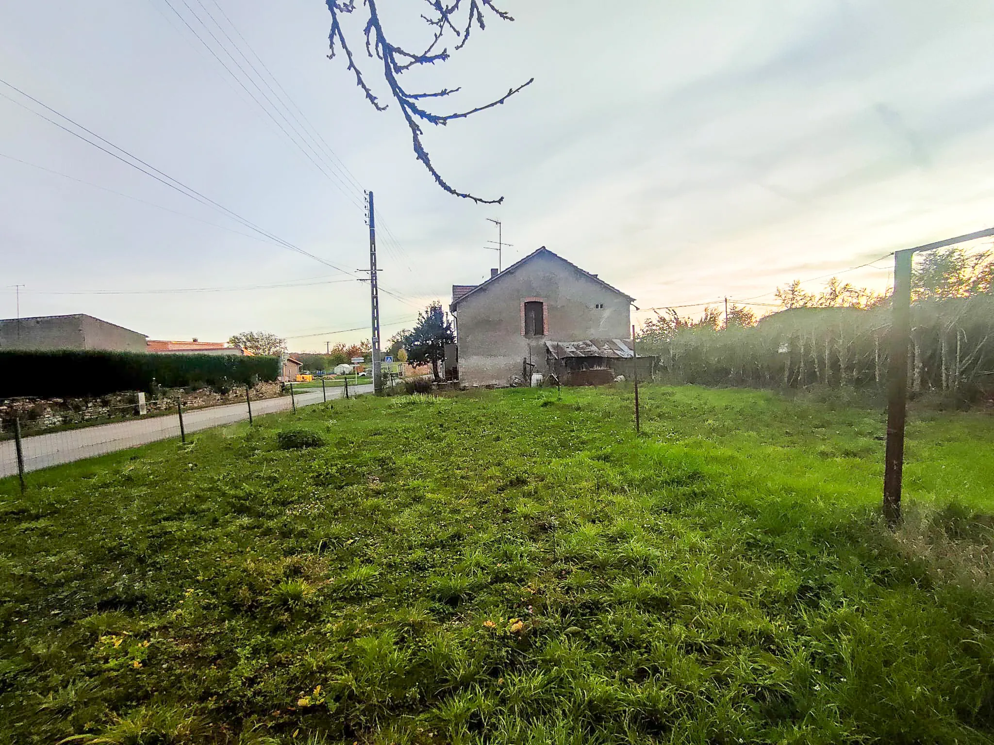 Maison à rénover sur terrain constructible à Longuyon proche frontière 