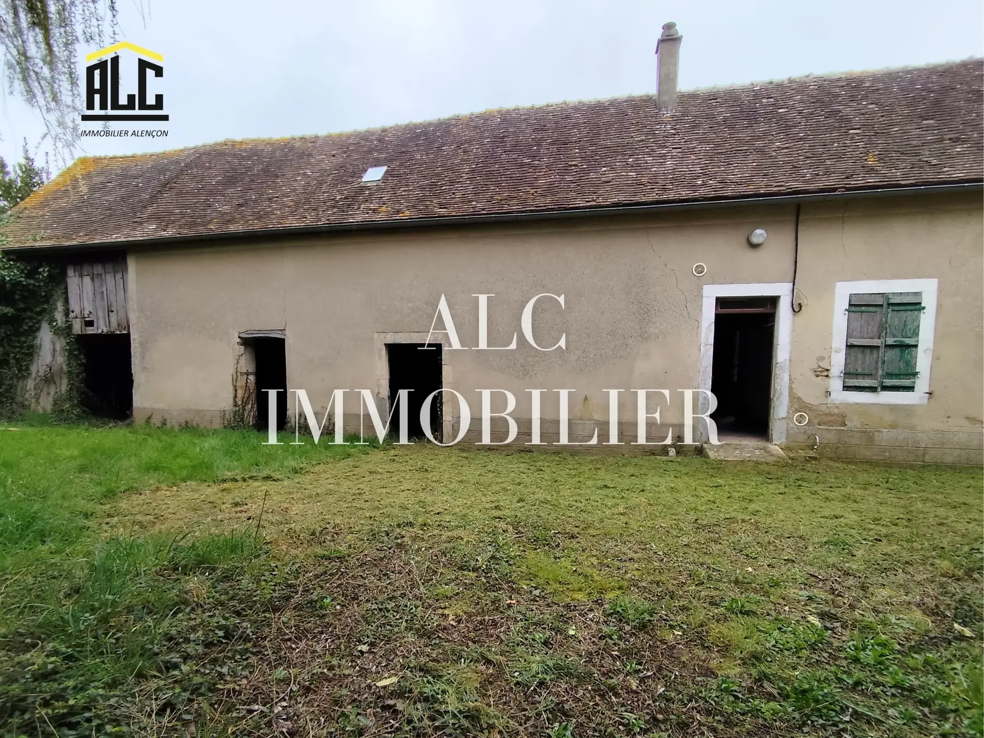 Longère en pierre à Dangeul - Possibilité de rénovation et terrain divisible de 5860 m²