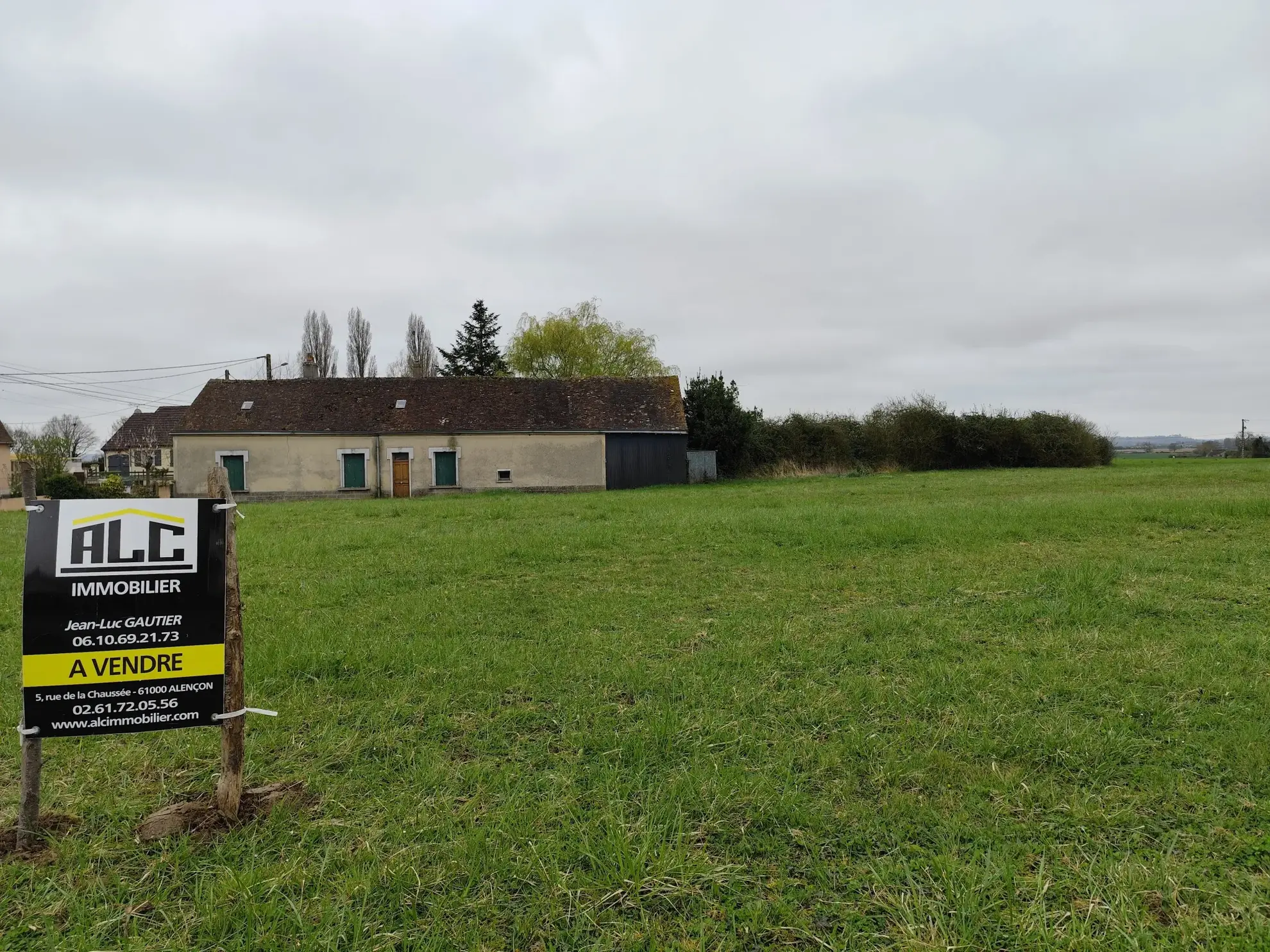 Longère en pierre à Dangeul - Possibilité de rénovation et terrain divisible de 5860 m² 