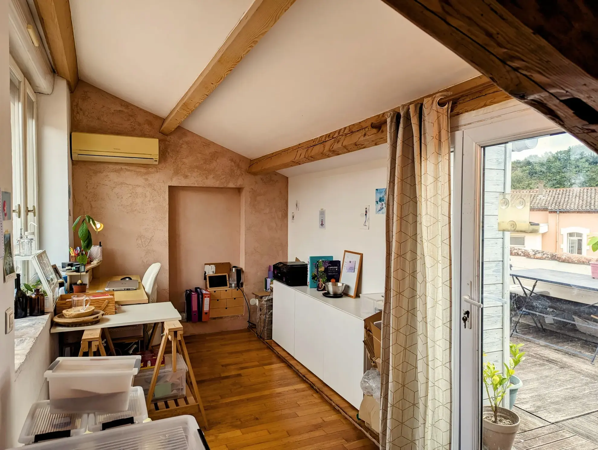 Spacieux triplex avec terrasse tropézienne à Bédarieux, vue exceptionnelle 