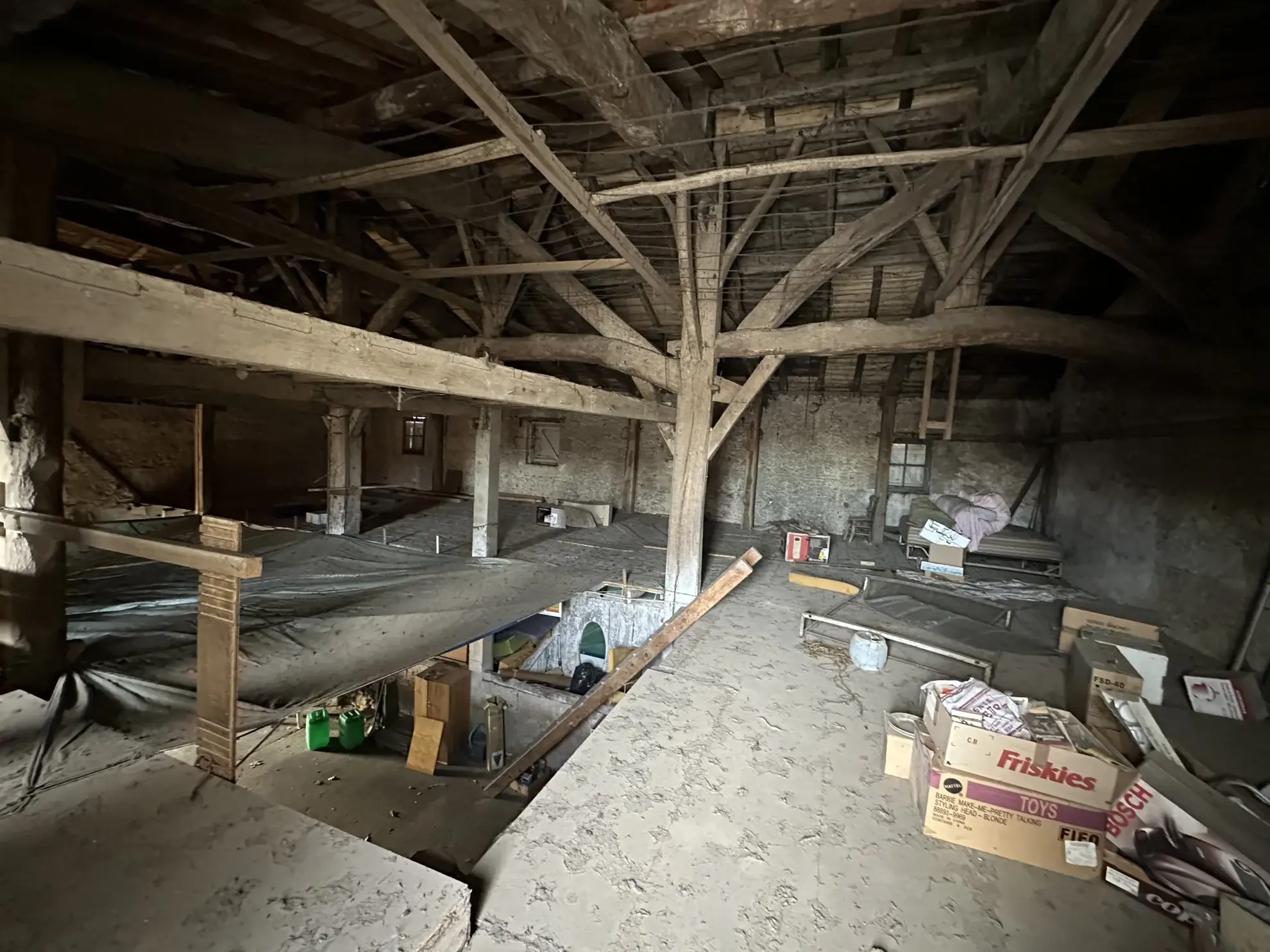 Longère en pierre à Sainte-Bazeille avec fort potentiel d'investissement 